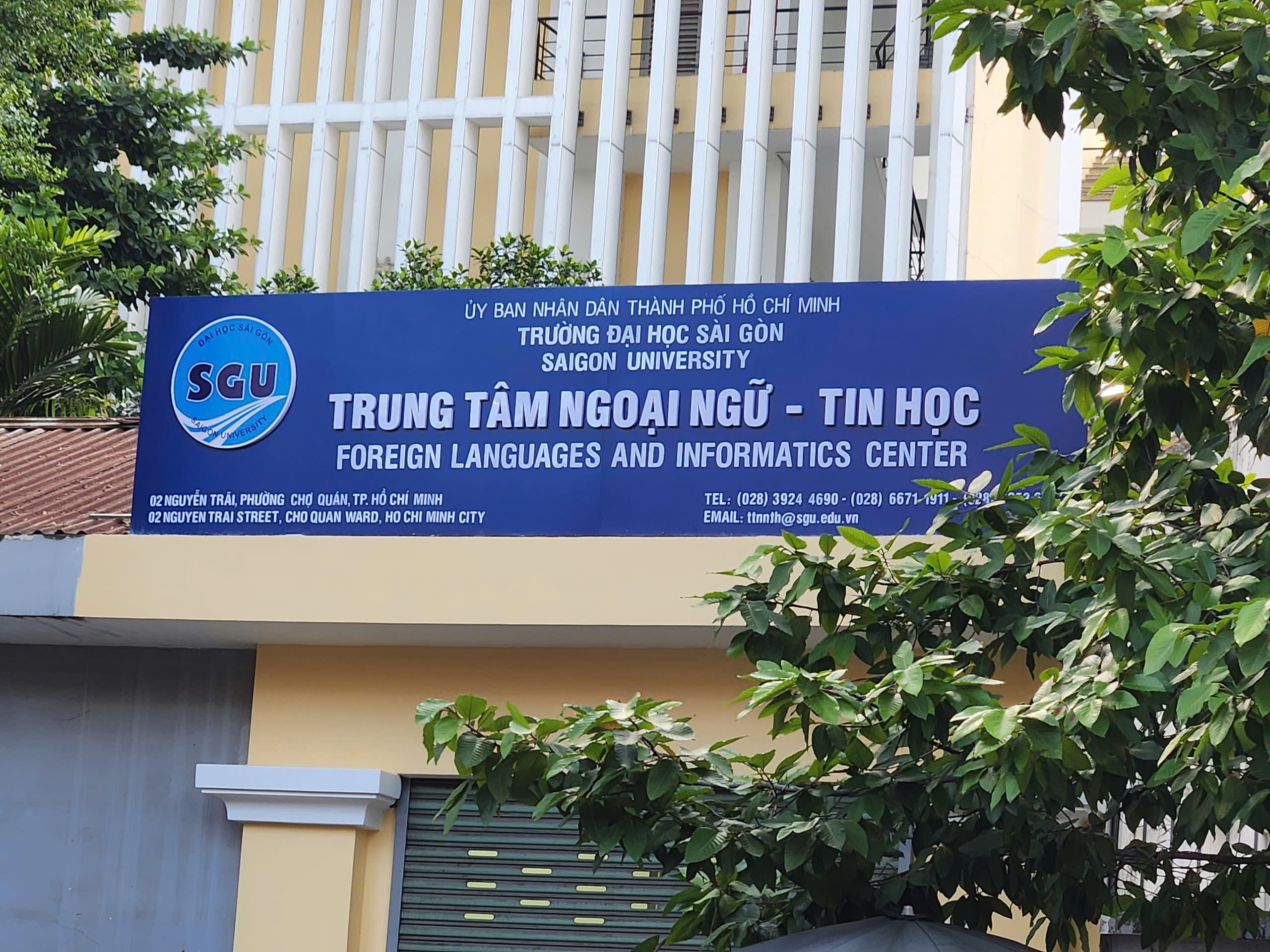 TP.HCM sau sáp nhập: Biển tên trường học 'thay áo mới', cập nhật phường, xã - Ảnh 8.