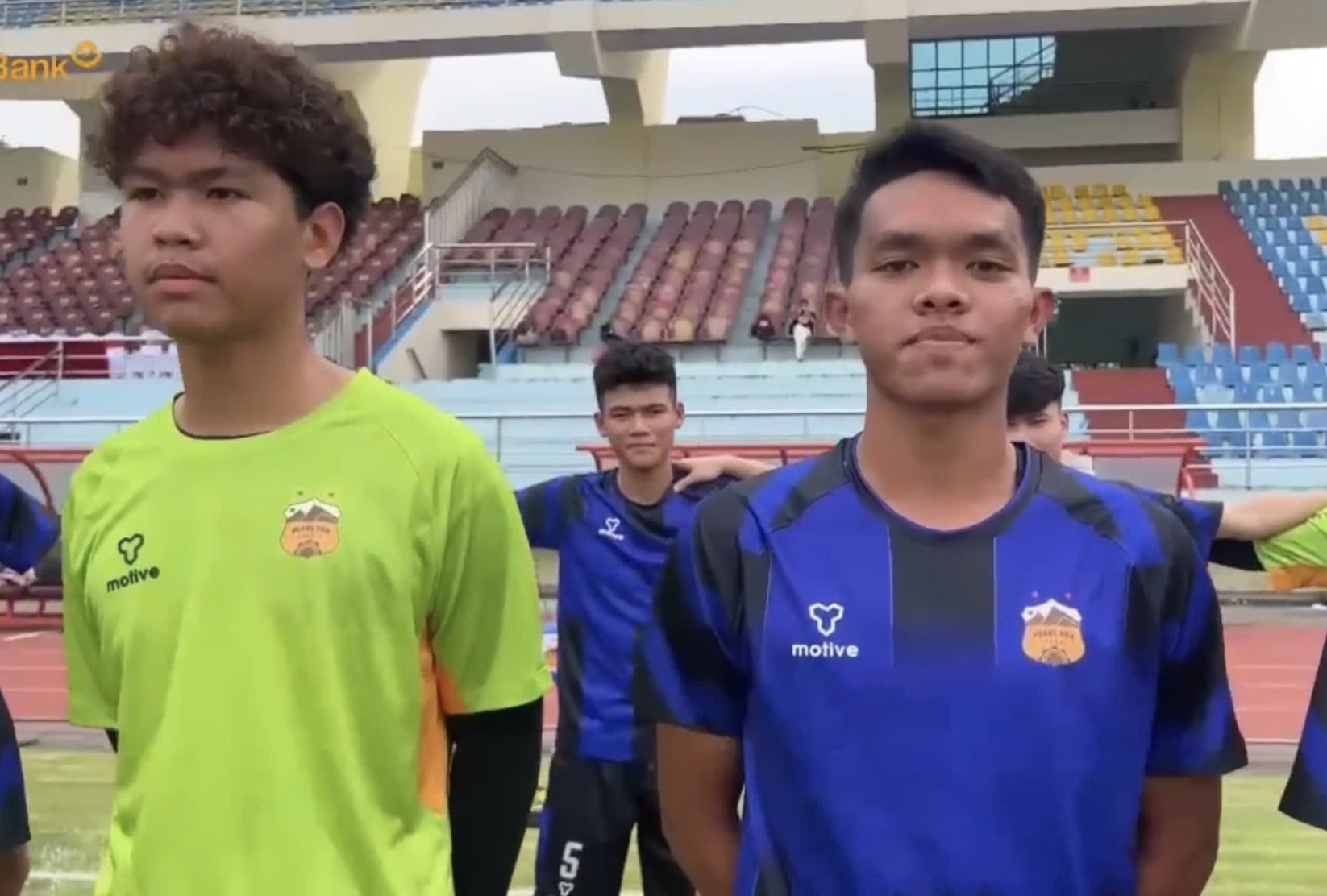 Ninh Binh បង្ហាញអ្នកជ្រើសរើសថ្មីចំនួន 3 នាក់៖ ប្អូនប្រុសរបស់ Dung Quang Nho, Nay Zi Dan និងអ្នកចាំទីកម្ពស់ជិត 2 ម៉ែត្រ - រូបថត 4. Ninh Bình hé lộ 3 tân binh: Em trai Dụng Quang Nho, Nay Zi Đan và thủ môn cao gần 2 m- Ảnh 4.