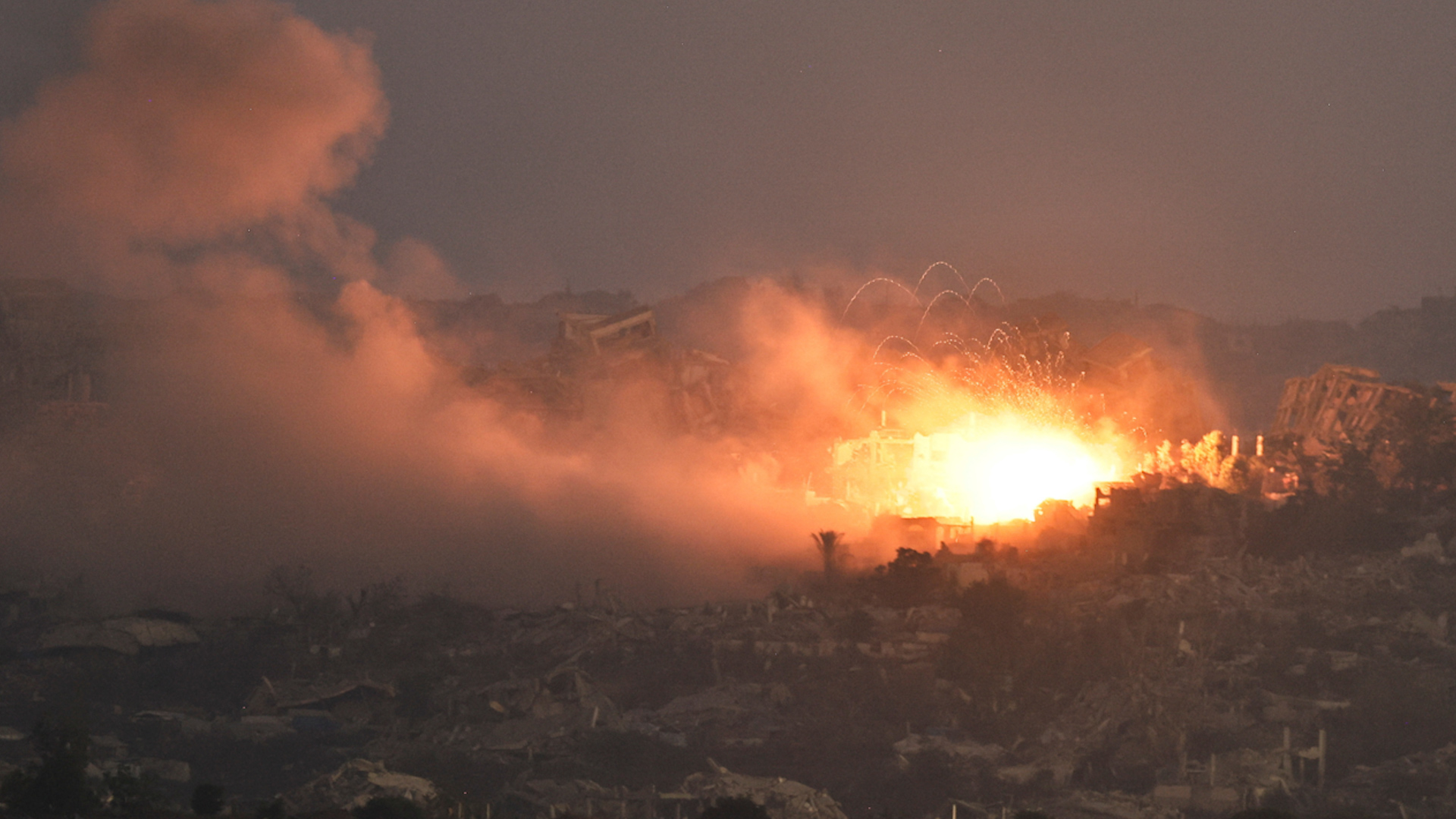Khung cảnh đau thương khi Israel phóng tên lửa giết nhiều trẻ em Gaza