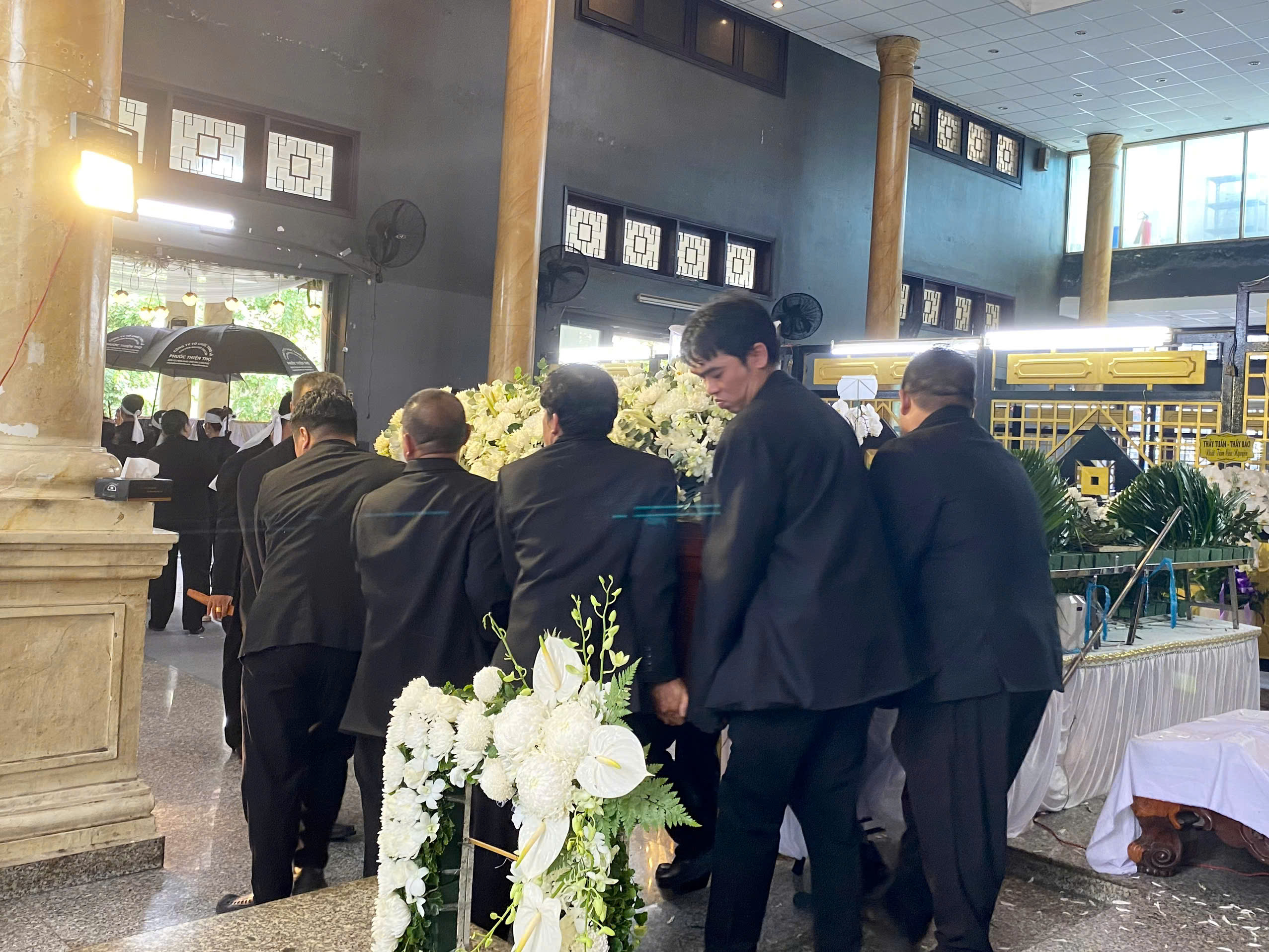 Nghề mai táng ở TP.HCM: 'Làm đẹp' cho phận người giã từ mãi mãi- Ảnh 3. Nghề mai táng ở TP.HCM: 'Làm đẹp' cho phận người giã từ mãi mãi- Ảnh 3.