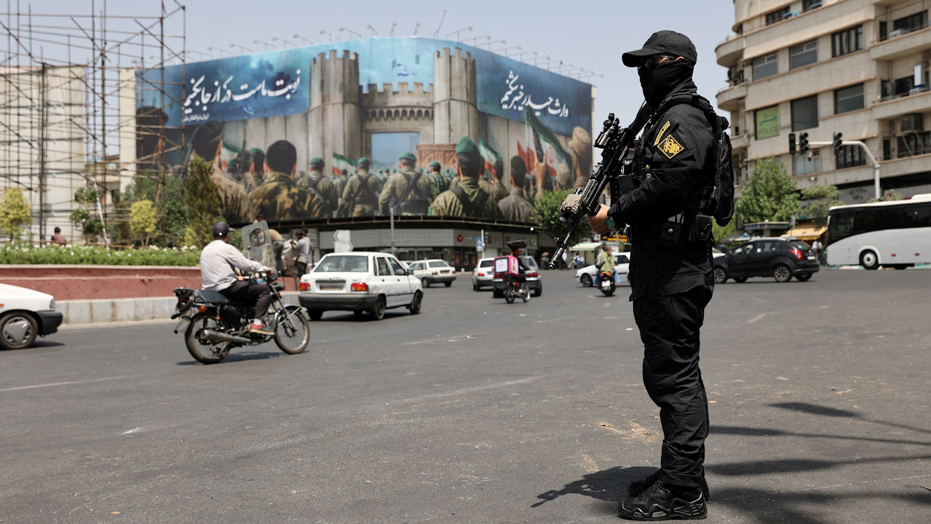 &Ocirc;ng Trump bị Iran đe dọa &aacute;m s&aacute;t b&ecirc;n hồ bơi tại Mar-a-Lago - Ảnh 1.