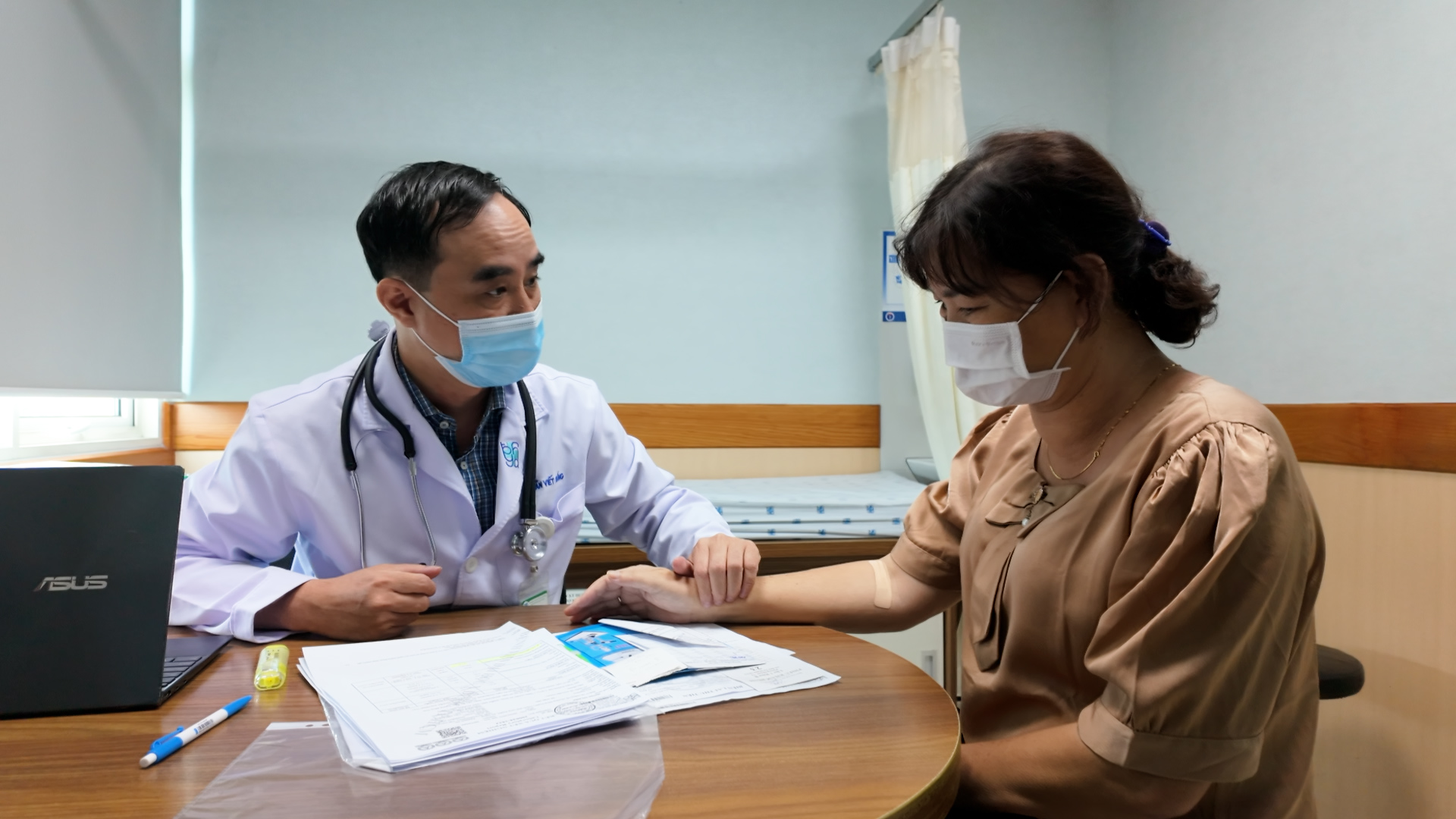 ‘Kiểm soát sớm – Sống khỏe lâu’: Rối loạn mỡ máu và đái tháo đường - ‘kẻ âm thầm’ gây mù lòa - Ảnh 1.
