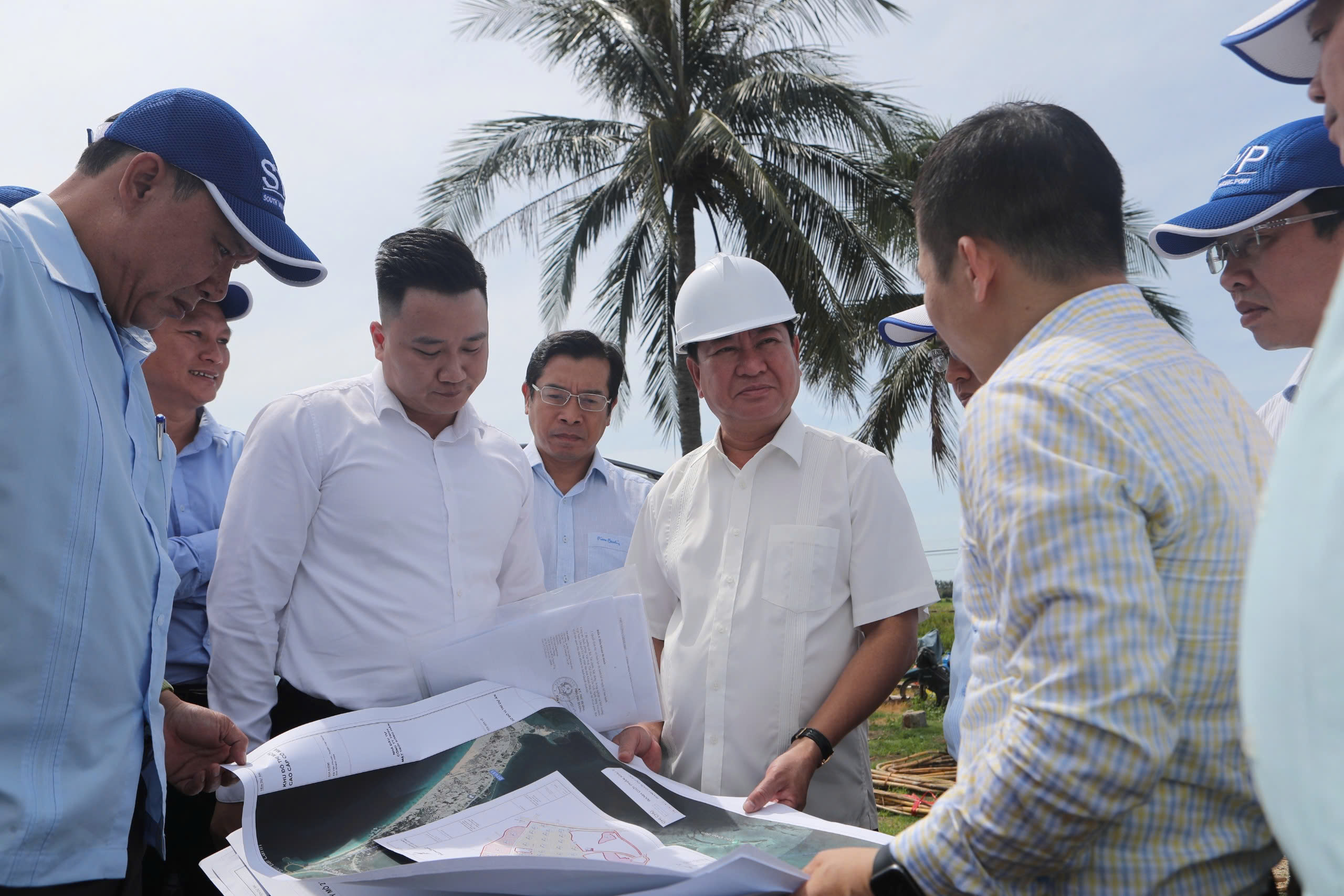 Khánh hòa thành lập Tổ công tác gỡ vướng cho doanh nghiệp , đẩy mạnh giải ngân - Ảnh 1.