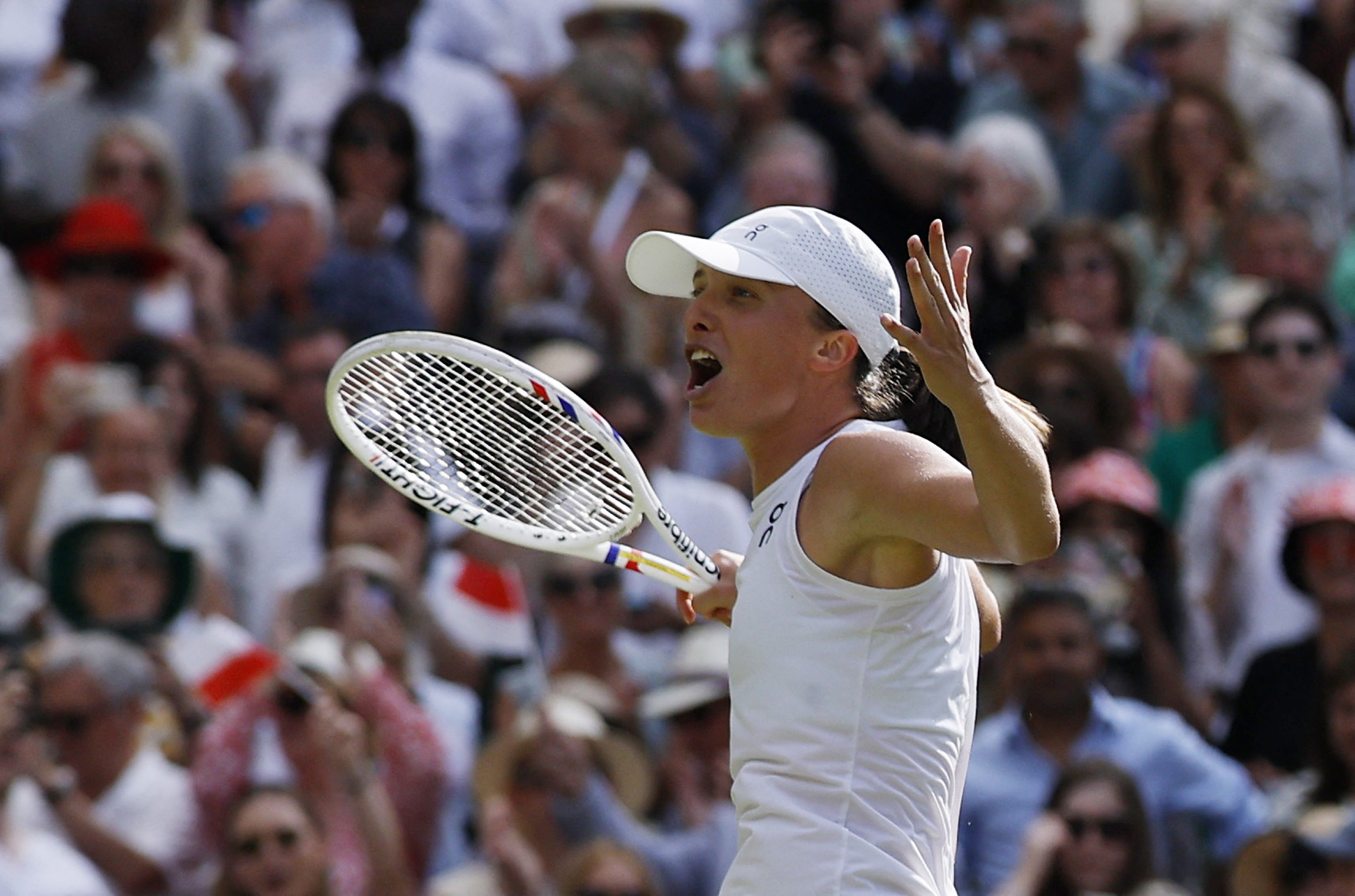 Iga Swiatek đăng quang Wimbledon 2025: Bản lĩnh cứng thắng tâm lý yếu - Ảnh 4.