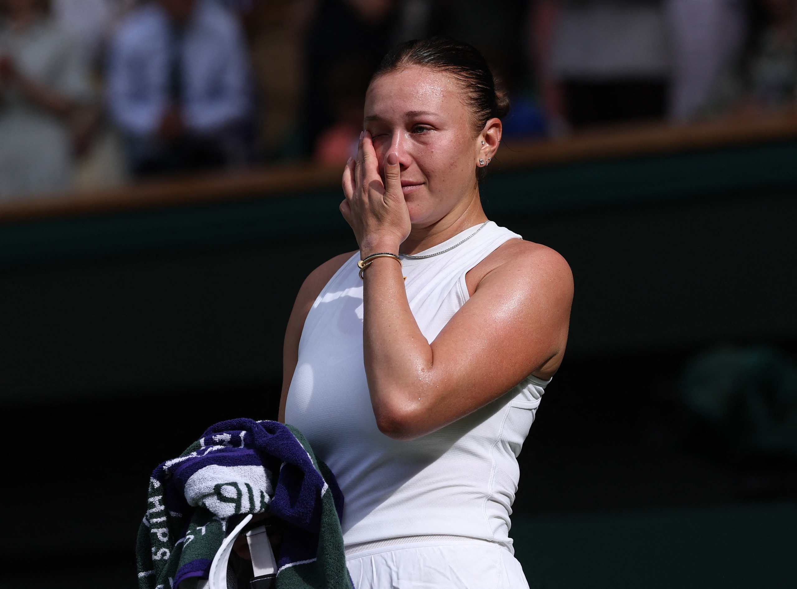 Iga Swiatek đăng quang Wimbledon 2025: Bản lĩnh cứng thắng tâm lý yếu - Ảnh 5.
