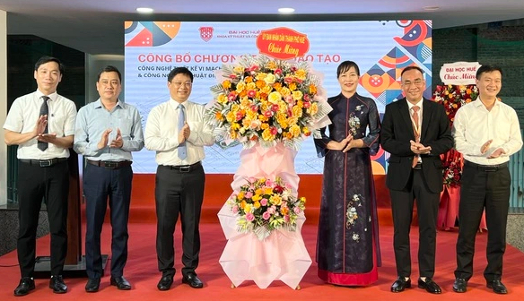 Đại học Huế lần đầu đào tạo ngành vi mạch- Ảnh 2. Đại học Huế lần đầu đào tạo ngành vi mạch- Ảnh 2.