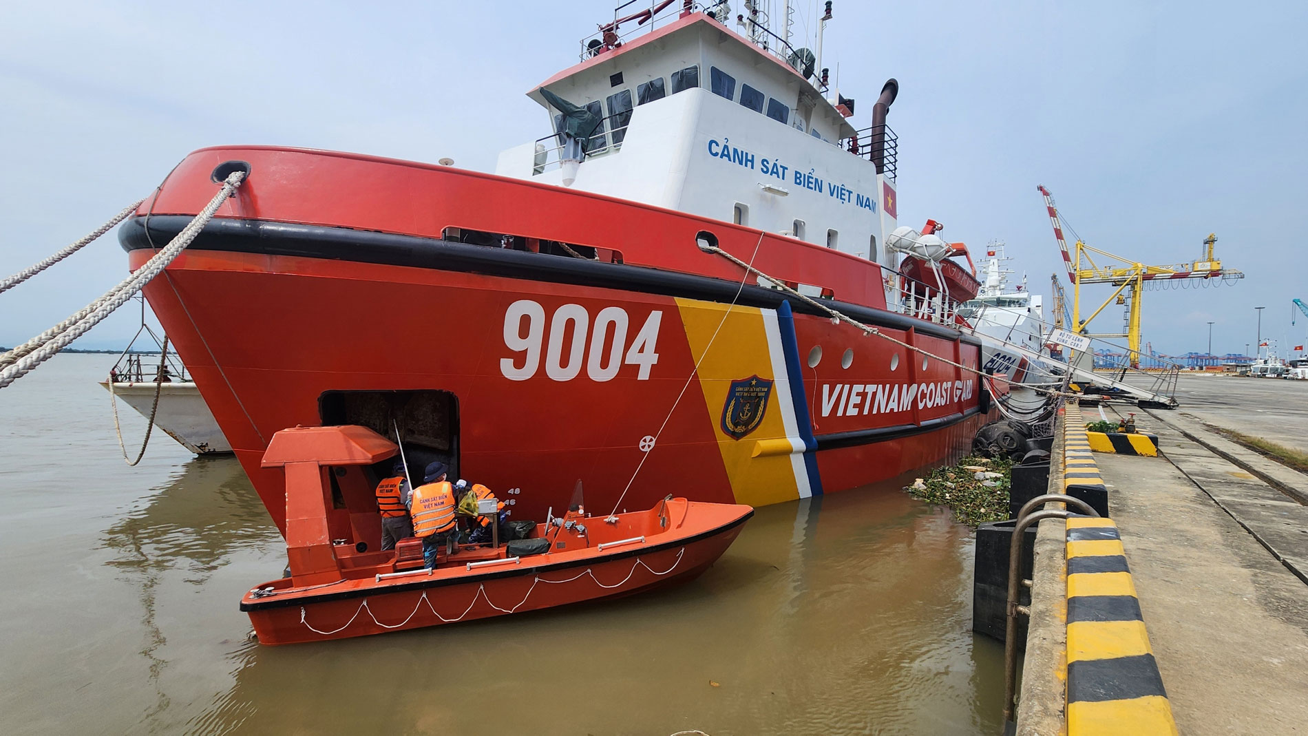 2 tàu hiện đại hoạt động cùng ngày của Cảnh sát biển tham gia nhiệm vụ A80- Ảnh 1. 2 tàu hiện đại hoạt động cùng ngày của Cảnh sát biển tham gia nhiệm vụ A80- Ảnh 1.