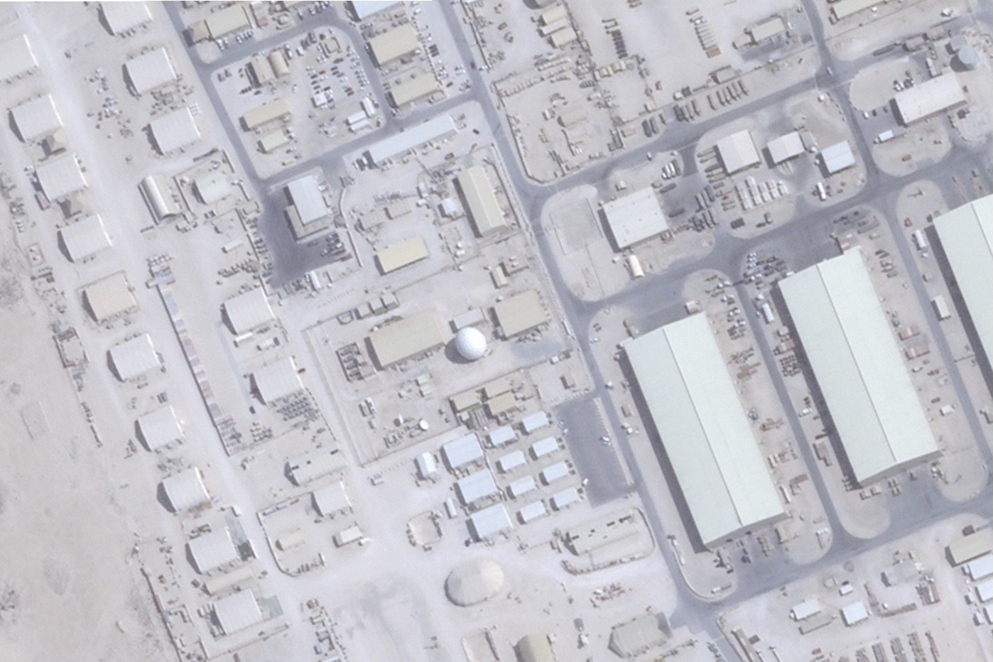 Ảnh vệ tinh cho thấy thiệt hại trong vụ Iran tấn công căn cứ Mỹ ở Qatar - Ảnh 2.