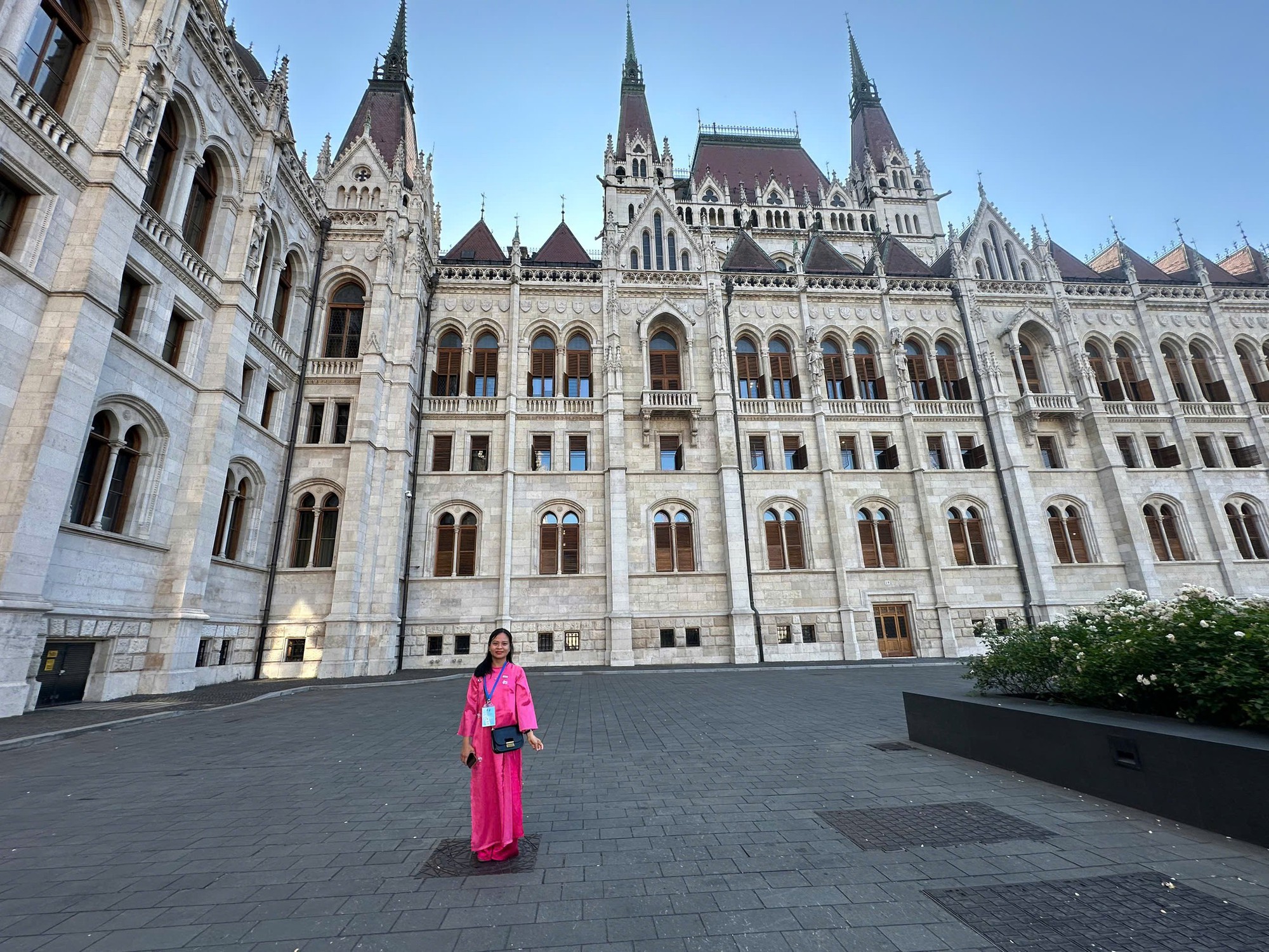 Áo dài Việt Nam ở Nhà Quốc hội Hungary - Ảnh 4. Áo dài Việt Nam ở Nhà Quốc hội Hungary - Ảnh 4.