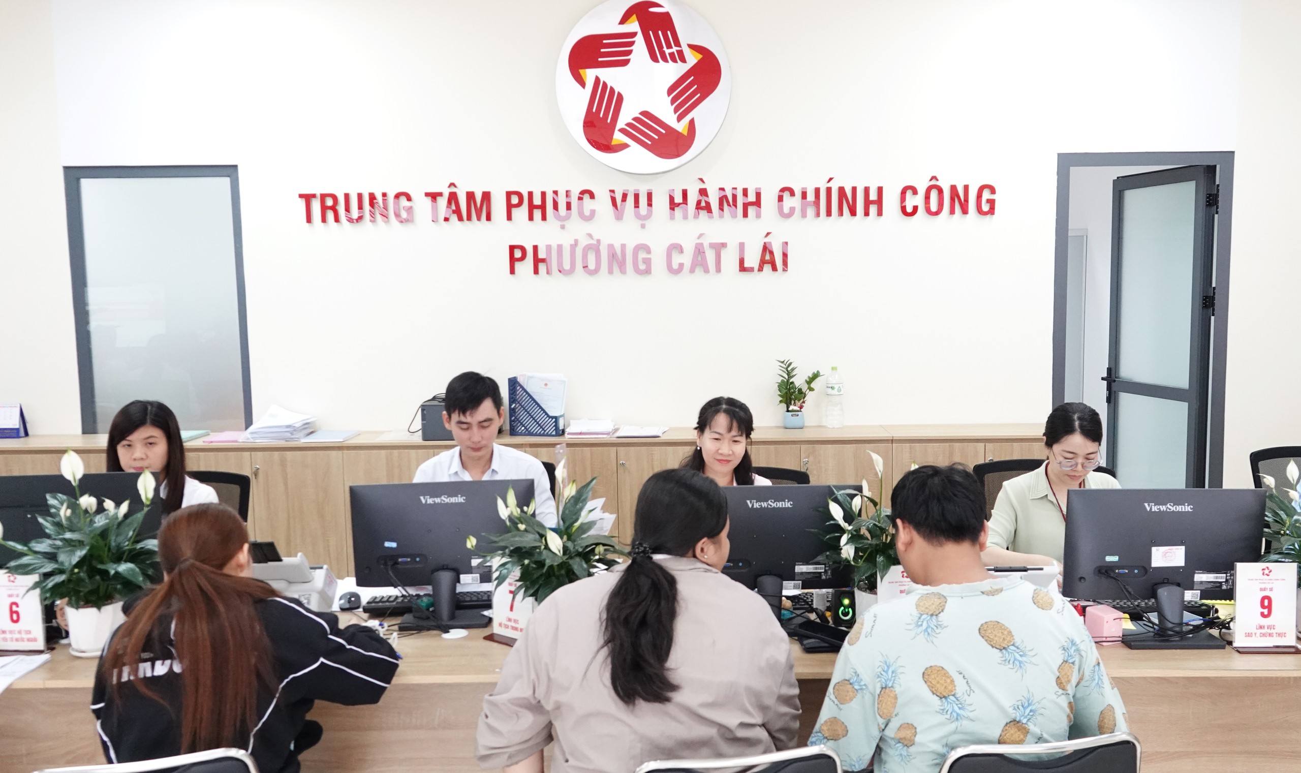 TP.HCM sẽ giải quyết hồ sơ sáng thứ 7 tại 130 phường, xã- Ảnh 1.