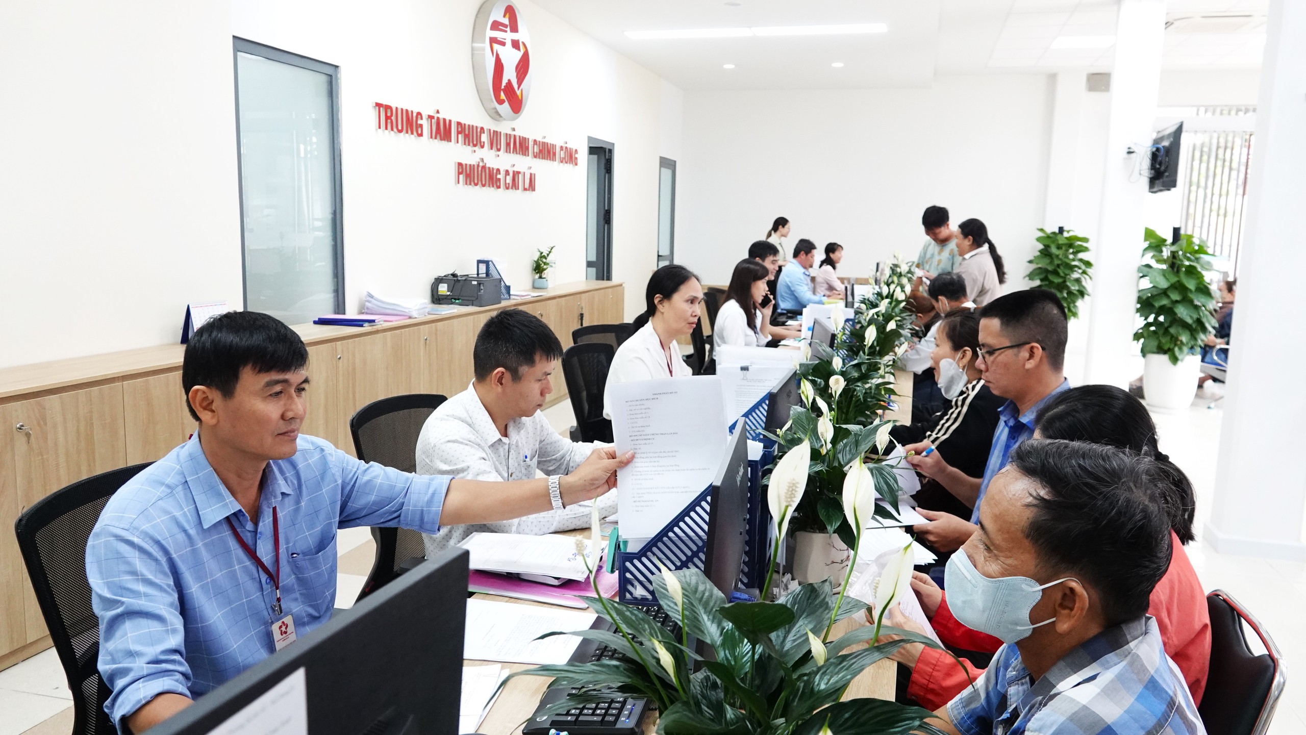 Cán bộ, công chức và người dân TP.HCM hưởng lợi từ loạt chính sách mới - Ảnh 2.