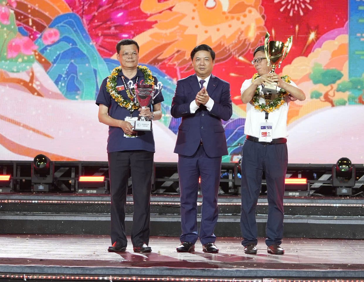 Pháo hoa quốc tế: Trung Quốc bắt trend 'Bắc Bling', Việt Nam gửi thông điệp hòa bình- Ảnh 1. Pháo hoa quốc tế: Trung Quốc bắt trend 'Bắc Bling', Việt Nam gửi thông điệp hòa bình- Ảnh 1.