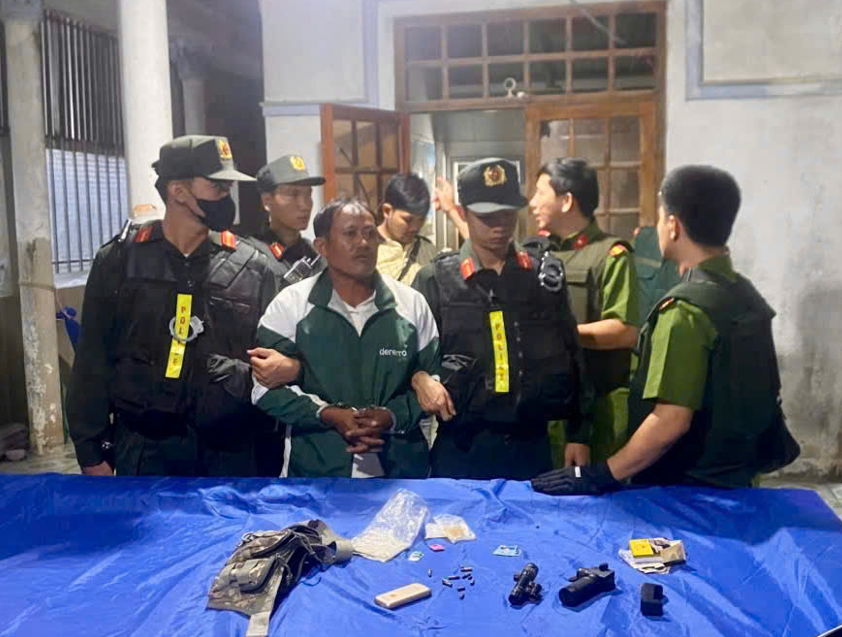 Lâm Đồng: Nhanh chóng bắt giữ đối tượng dùng súng tự chế bắn trung tá công an- Ảnh 1. Lâm Đồng: Nhanh chóng bắt giữ đối tượng dùng súng tự chế bắn trung tá công an- Ảnh 1.