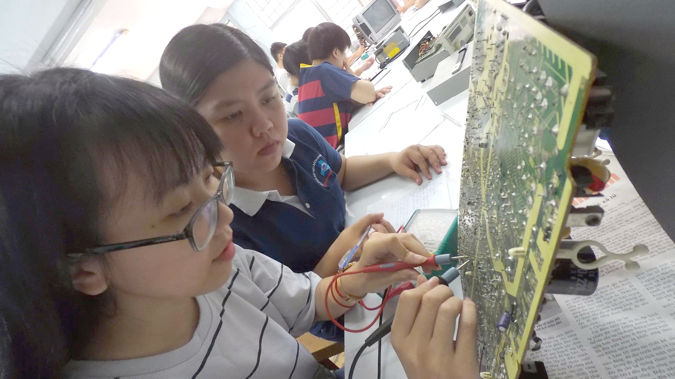 Stipendia pro studenty základních věd a atraktivní životní náklady - Foto 1. Học bổng sinh viên ngành khoa học cơ bản và chi phí sinh hoạt hấp dẫn - Ảnh 1.