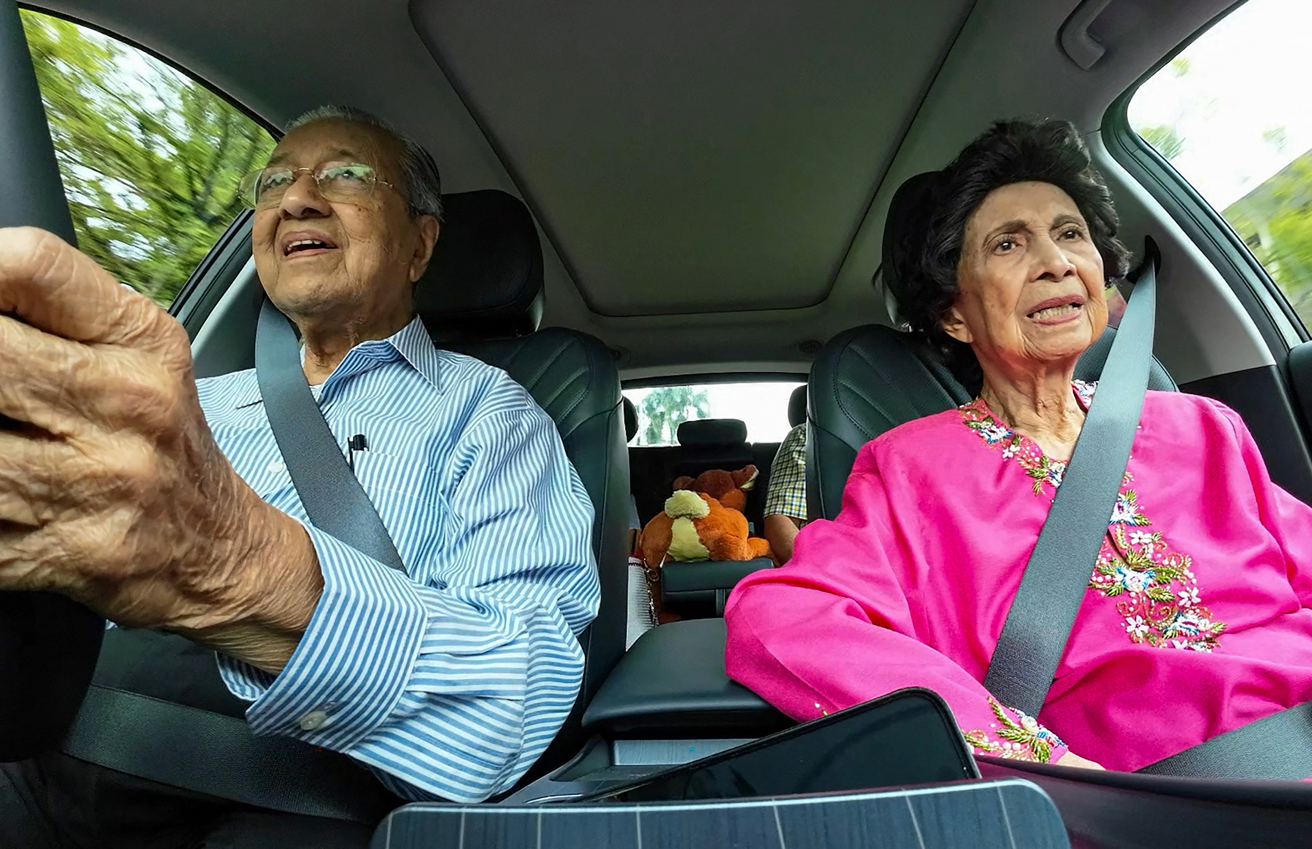 Cựu Thủ tướng 100 tuổi của Malaysia nhập viện sau một giờ đạp xe- Ảnh 2. Cựu Thủ tướng 100 tuổi của Malaysia nhập viện sau một giờ đạp xe- Ảnh 2.
