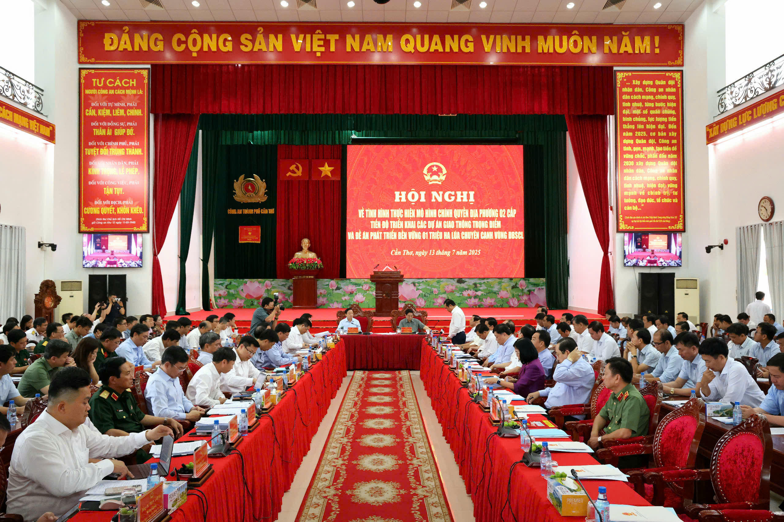Thủ tướng Phạm Minh Chính: Bệnh viện Ung bướu Cần Thơ phải xong trong năm 2026- Ảnh 2. Thủ tướng Phạm Minh Chính: Bệnh viện Ung bướu Cần Thơ phải xong trong năm 2026- Ảnh 2.