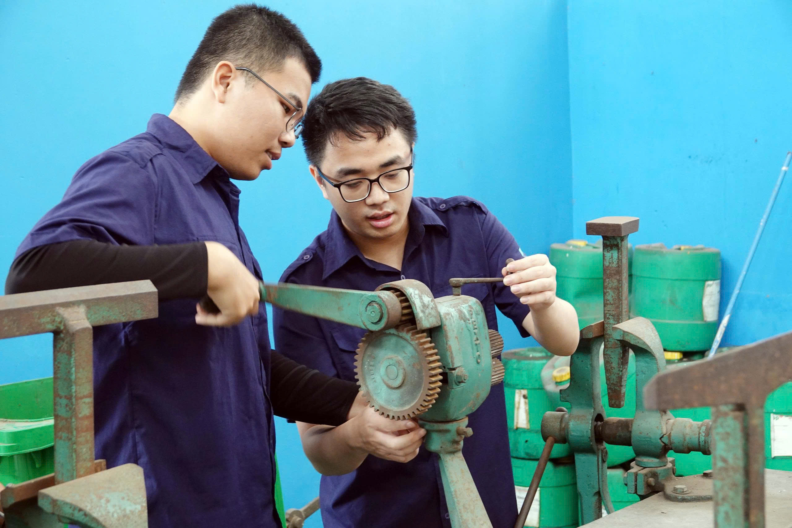 Sinh viên ngành khoa học cơ bản sẽ được nhận học bổng và sinh hoạt phí? - Ảnh 1.