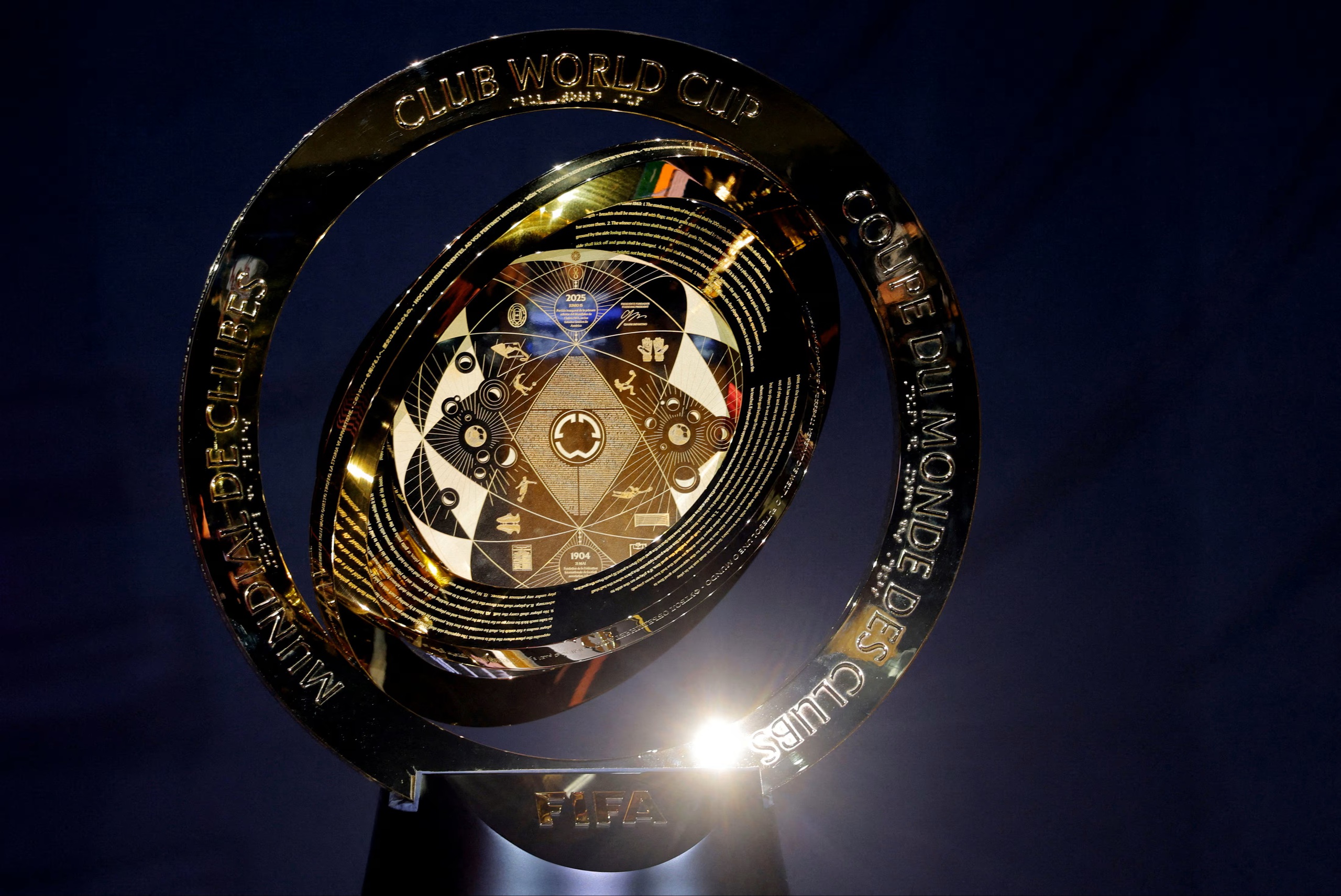 Tổng thống Trump sẽ trao cúp FIFA Club World Cup, an ninh thắt chặt - Ảnh 2. Tổng thống Trump sẽ trao cúp FIFA Club World Cup, an ninh thắt chặt - Ảnh 2.