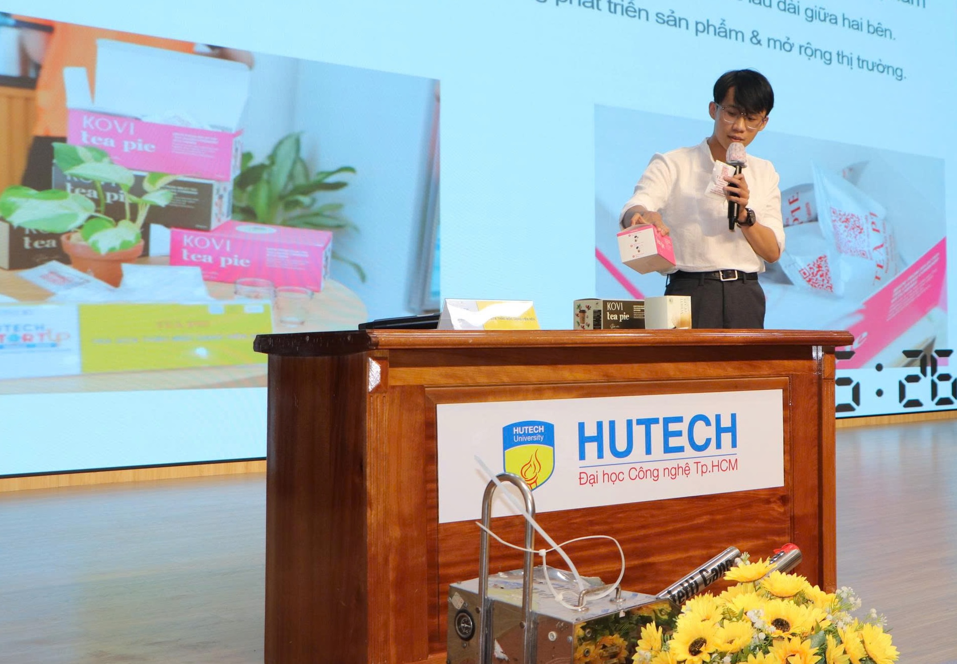 HUTECH Startup Wings 2025: Trà sữa viên nén chạm ngôi quán quân HUTECH Startup Wings 2025: Trà sữa viên nén chạm ngôi quán quân