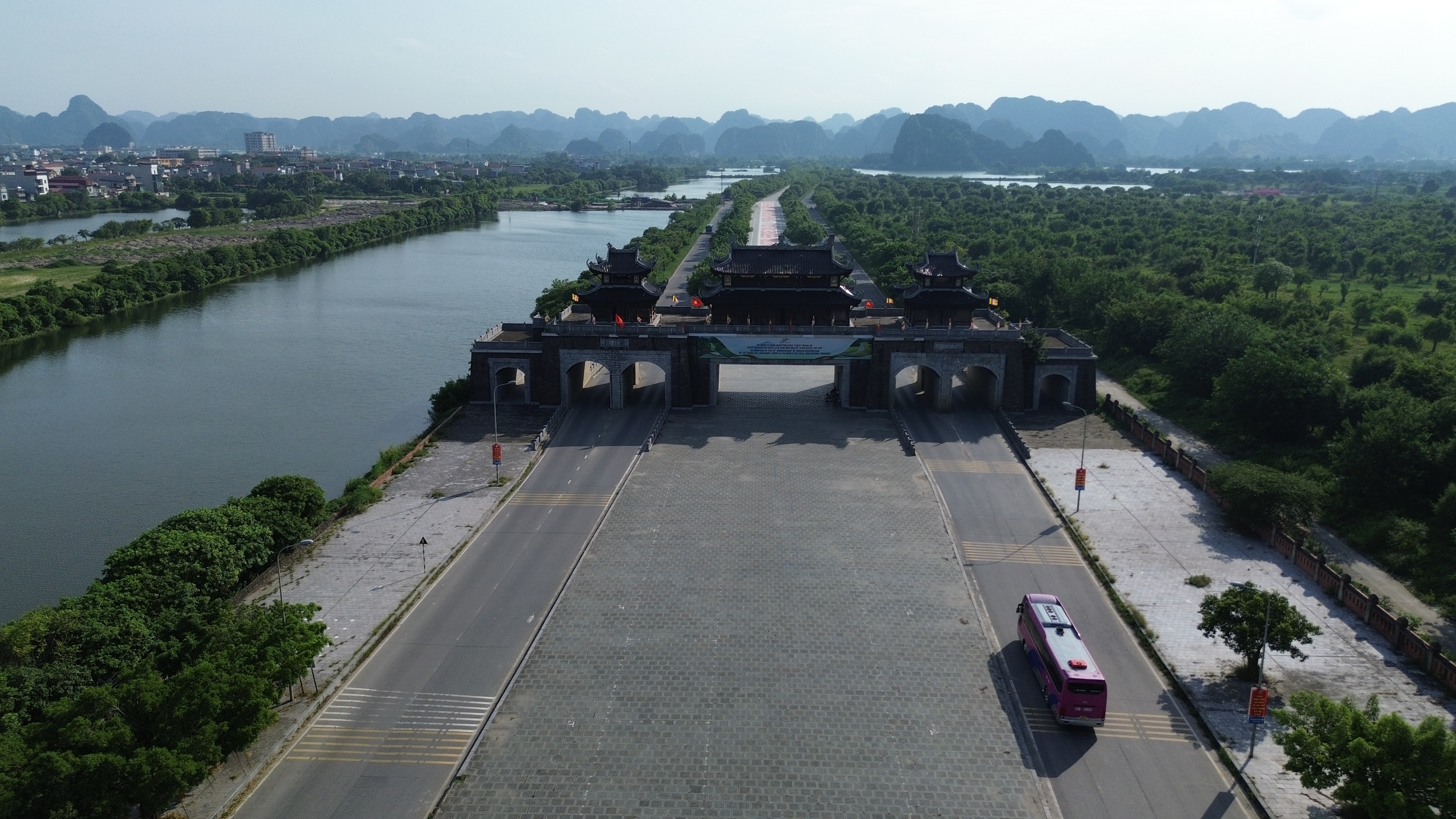 Ninh Bình kiến nghị triển khai nhiều dự án 'khủng'- Ảnh 2. Ninh Bình kiến nghị triển khai nhiều dự án 'khủng'- Ảnh 2.