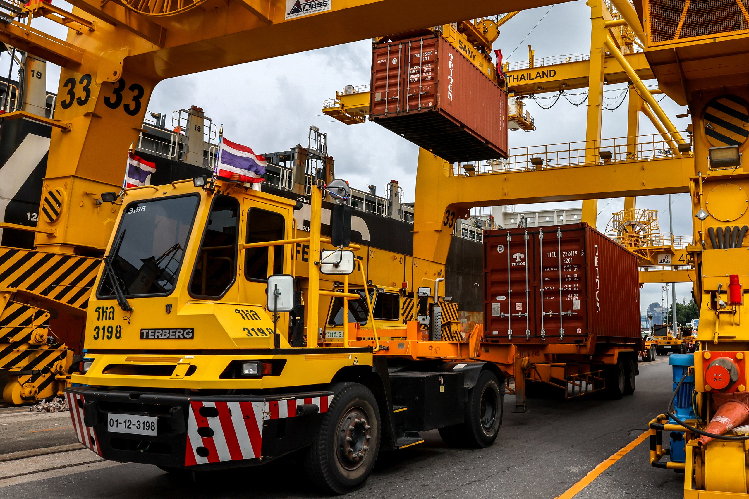 Thái Lan cân nhắc miễn thuế hàng Mỹ để giảm áp lực thuế quan từ Mỹ - Ảnh 1.