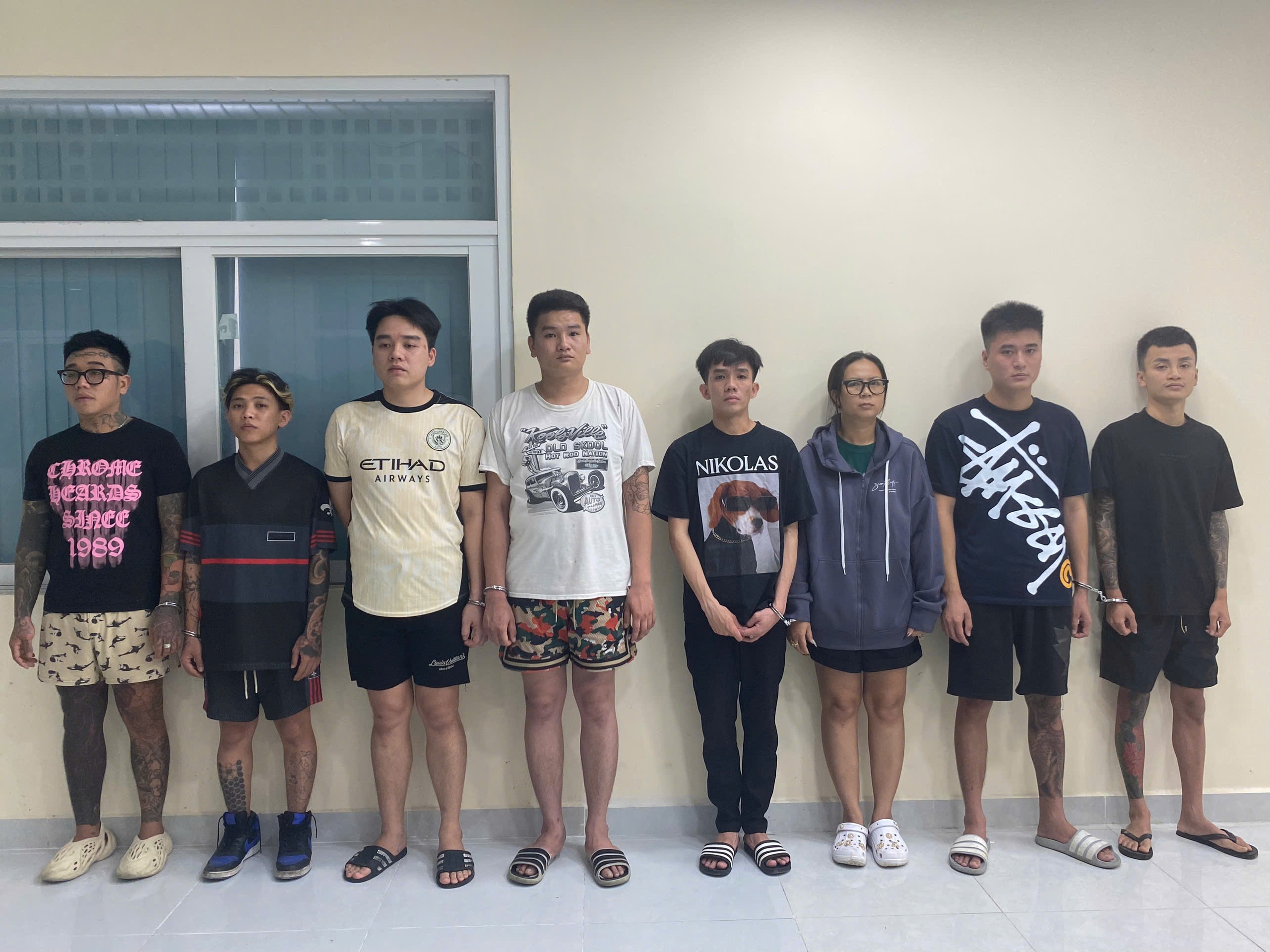 Khởi tố 8 người trong đường dây 'bóng cười' trăm tỷ núp bóng quán bar ở TP.HCM- Ảnh 2. Khởi tố 8 người trong đường dây 'bóng cười' trăm tỷ núp bóng quán bar ở TP.HCM- Ảnh 2.