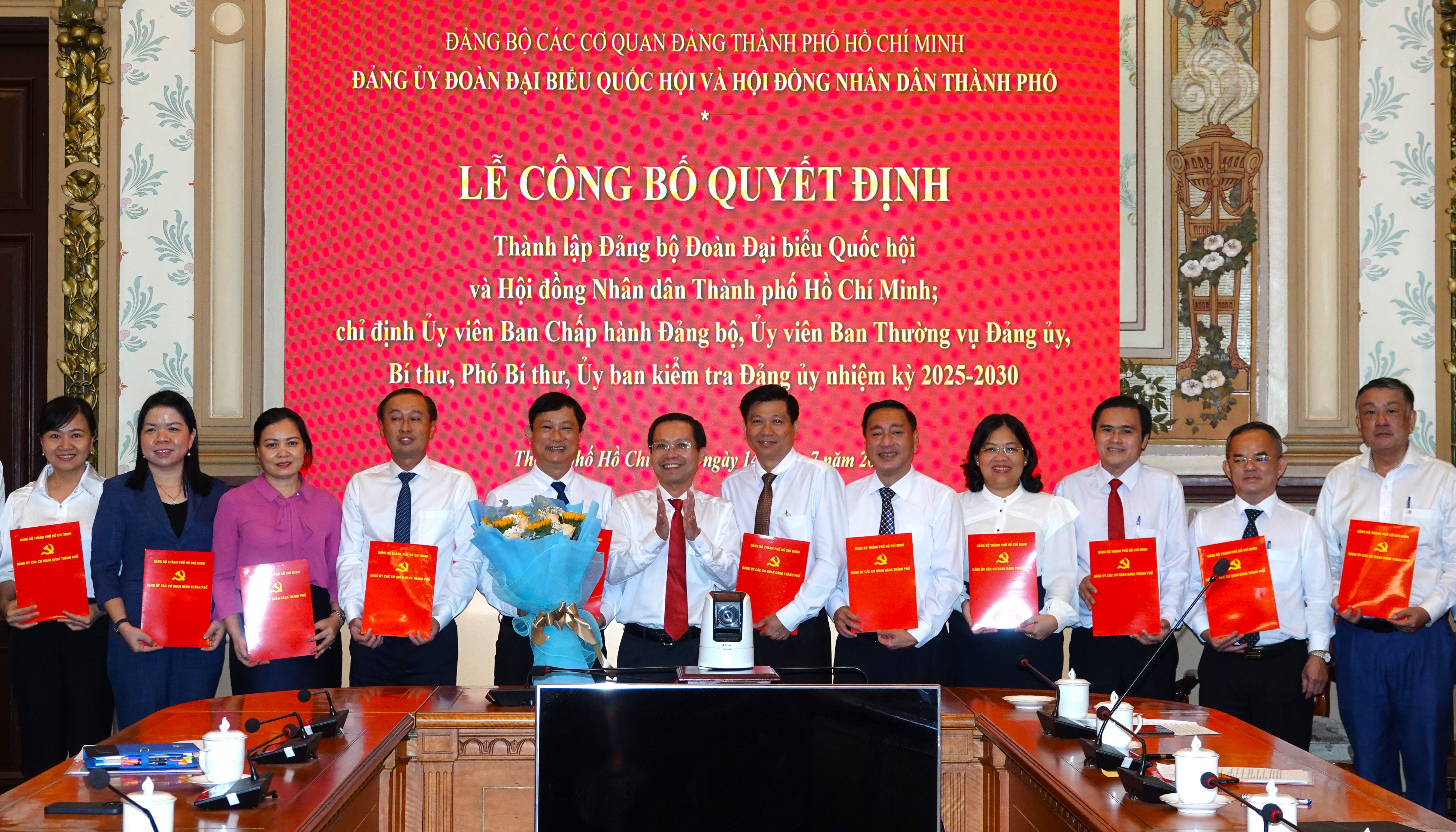 Ông Võ Văn Minh làm Bí thư Đảng ủy Đoàn ĐBQH và HĐND TP.HCM - Ảnh 1.