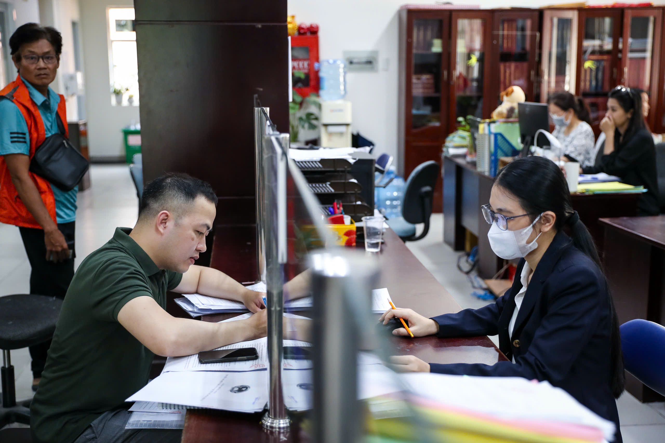 Cải cách thuế thu nhập cá nhân cần công bằng và hợp lý hơn cho người dân - Ảnh 1. Cải cách thuế thu nhập cá nhân cần công bằng và hợp lý hơn cho người dân - Ảnh 1.