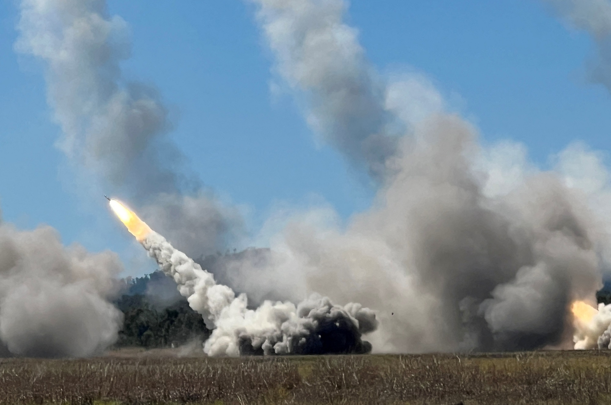 Úc lần đầu cùng Mỹ khai hỏa HIMARS- Ảnh 1.