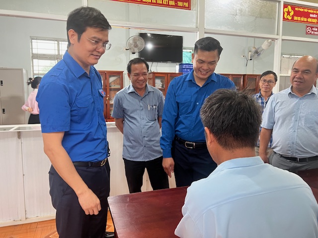 Bí thư thứ nhất Trung ương đoàn thăm đội hình thanh niên tình nguyện tại gia Lai - Ảnh 1. Bí thư thứ nhất Trung ương đoàn thăm đội hình thanh niên tình nguyện tại gia Lai - Ảnh 1.