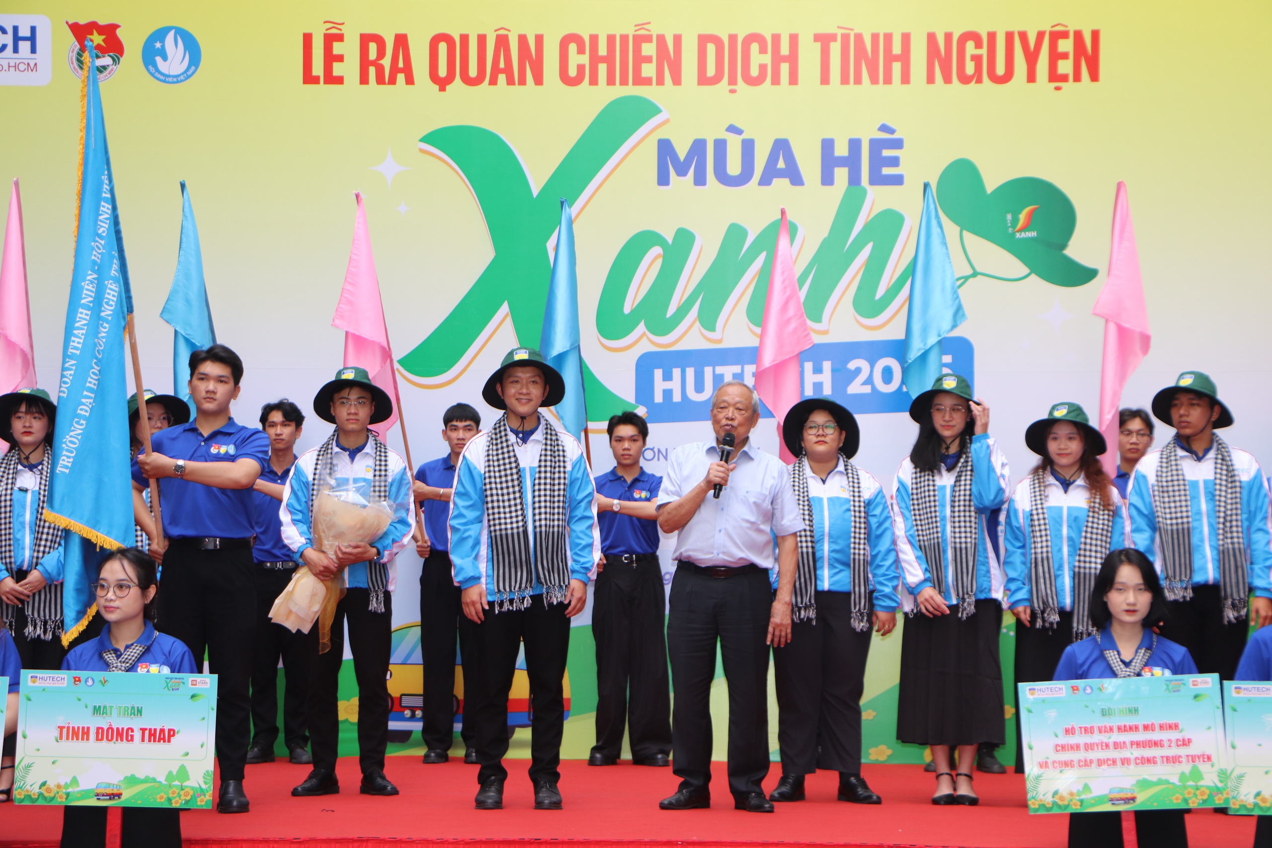 Mùa hè xanh HUTECH 2025: Hơn 600 chiến sĩ lan tỏa sức trẻ - Ảnh 2.