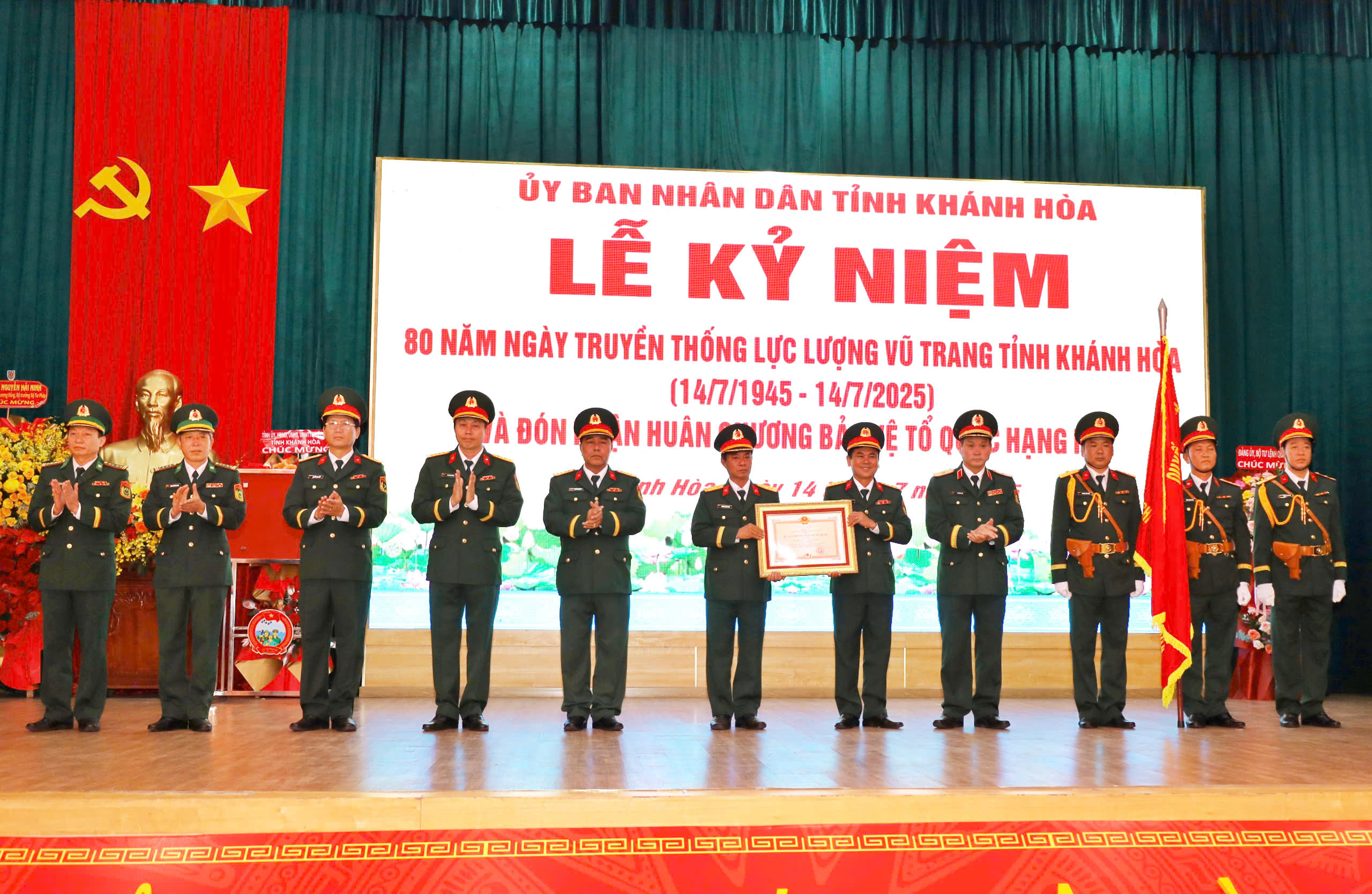 Khánh Hòa kỷ niệm 80 năm ngày truyền thống lực lượng vũ trang- Ảnh 1. Khánh Hòa kỷ niệm 80 năm ngày truyền thống lực lượng vũ trang- Ảnh 1.