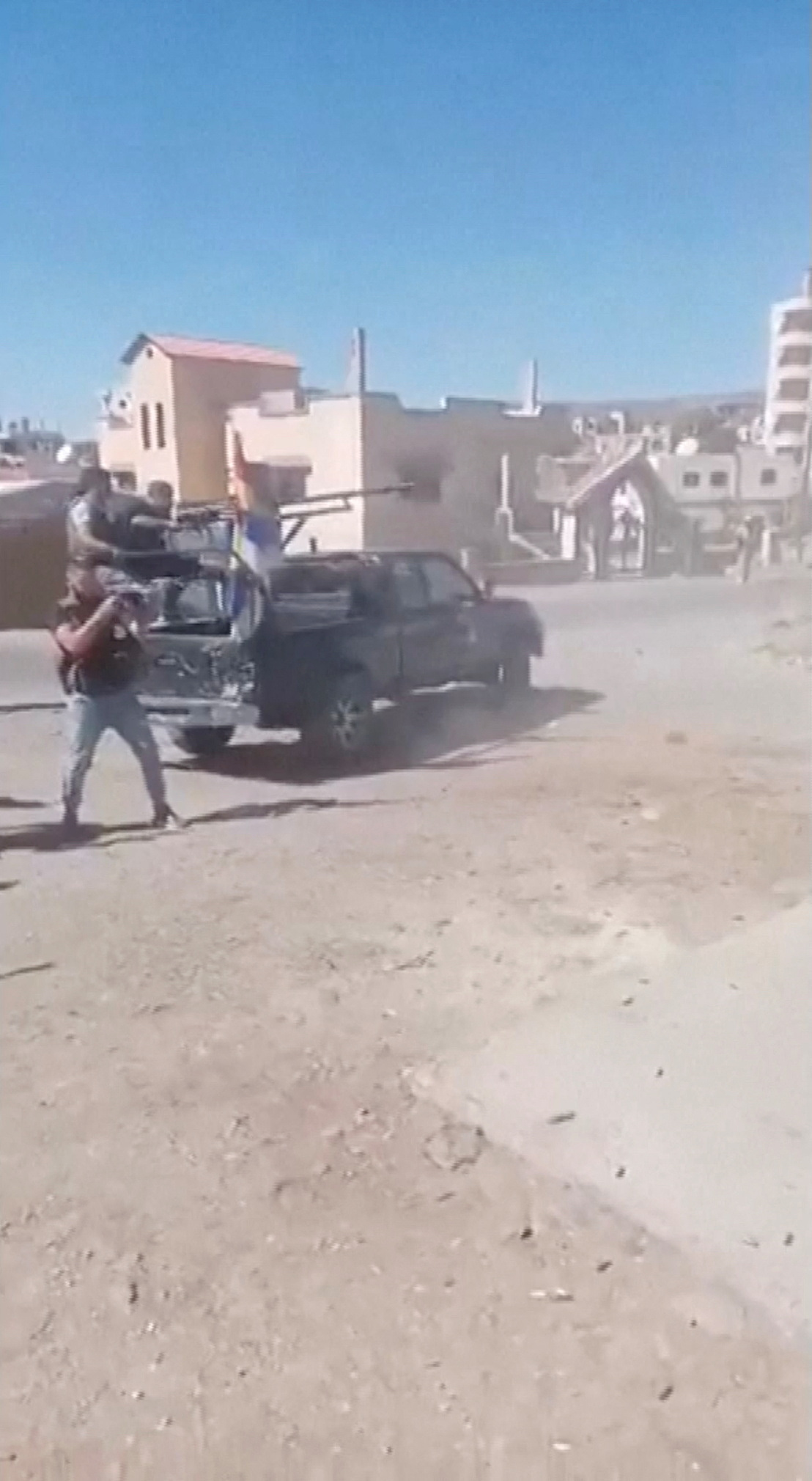 Israel tấn công xe tăng Syria - Ảnh 1.