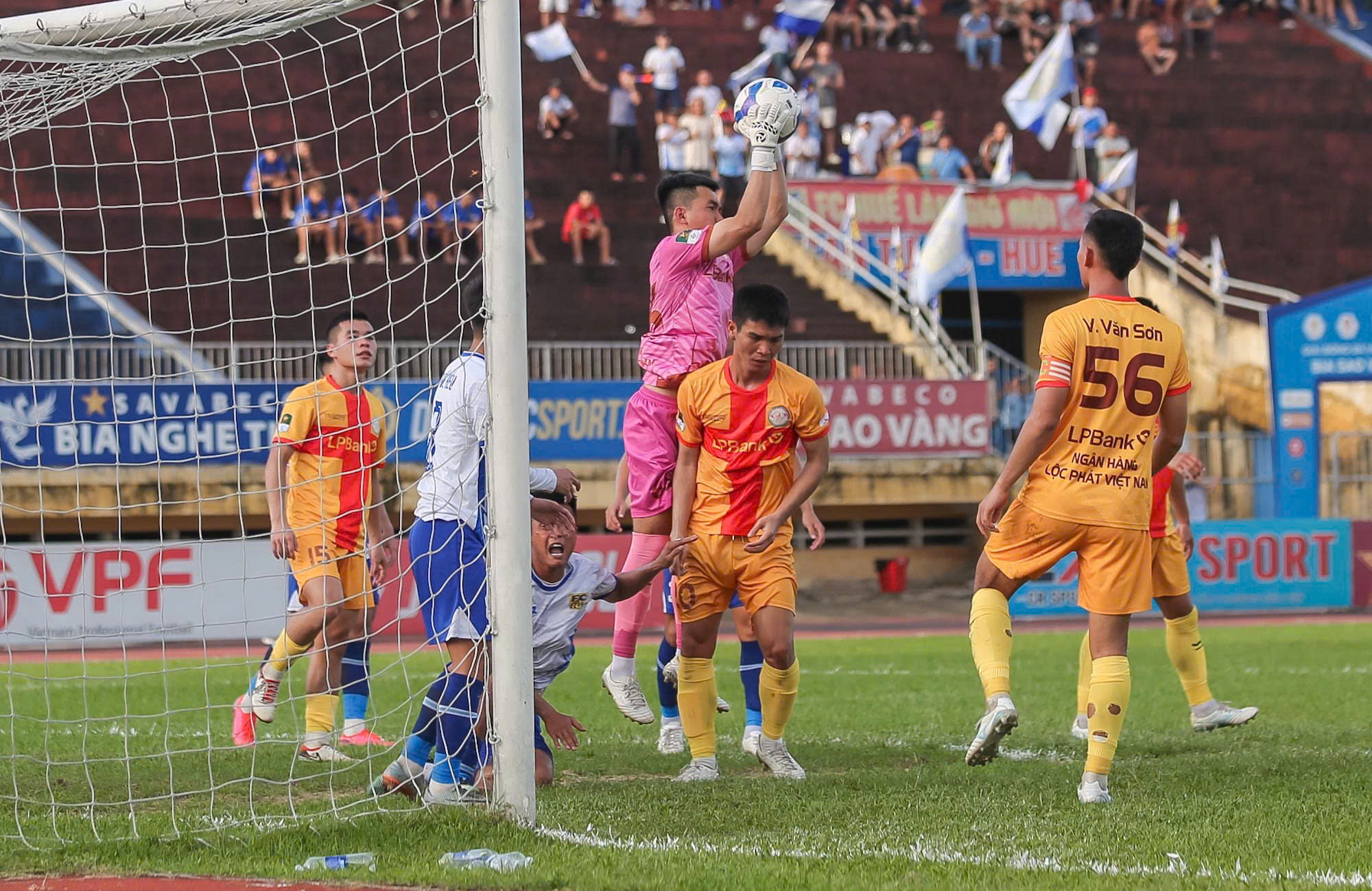 TP.HCM có 4 đội đá hạng nhất, nhưng suất lên V-League nhiều khả năng thuộc về...- Ảnh 2. TP.HCM có 4 đội đá hạng nhất, nhưng suất lên V-League nhiều khả năng thuộc về...- Ảnh 2.