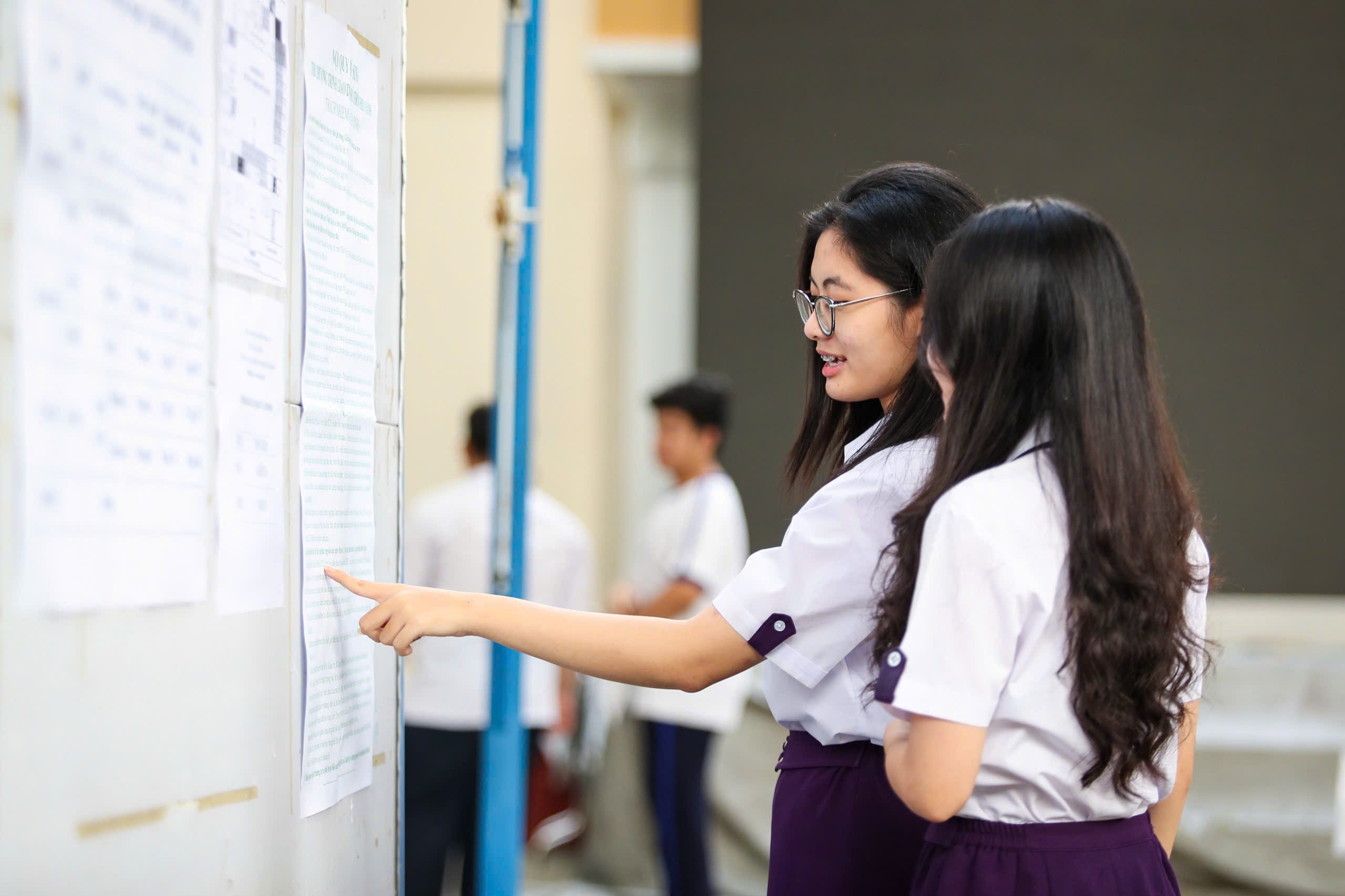 Rozdělení skóre maturitních zkoušek v roce 2025 a změny ve výukových metodách od 10. ročníku - Foto 1. Phổ điểm thi tốt nghiệp THPT 2025 và thay đổi cách dạy học từ lớp 10 - Ảnh 1.
