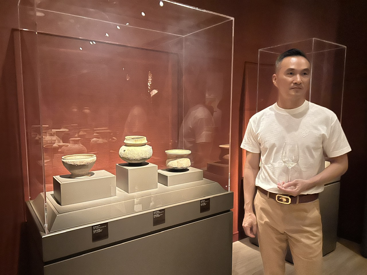 俳優チー・バオが陶磁器博物館の館長に就任 - 写真1。 Diễn viên Chi Bảo làm giám đốc bảo tàng gốm- Ảnh 1.