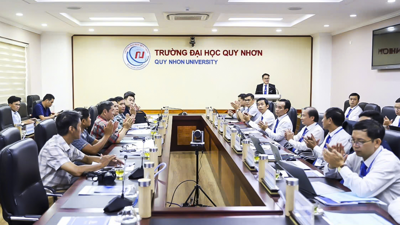 Możliwość bezpłatnej nauki dla studentów kierunku AI i półprzewodniki na Uniwersytecie Quy Nhon – zdjęcie 1. Cơ hội miễn học phí cho sinh viên học AI, bán dẫn tại Trường ĐH Quy Nhơn - Ảnh 1.