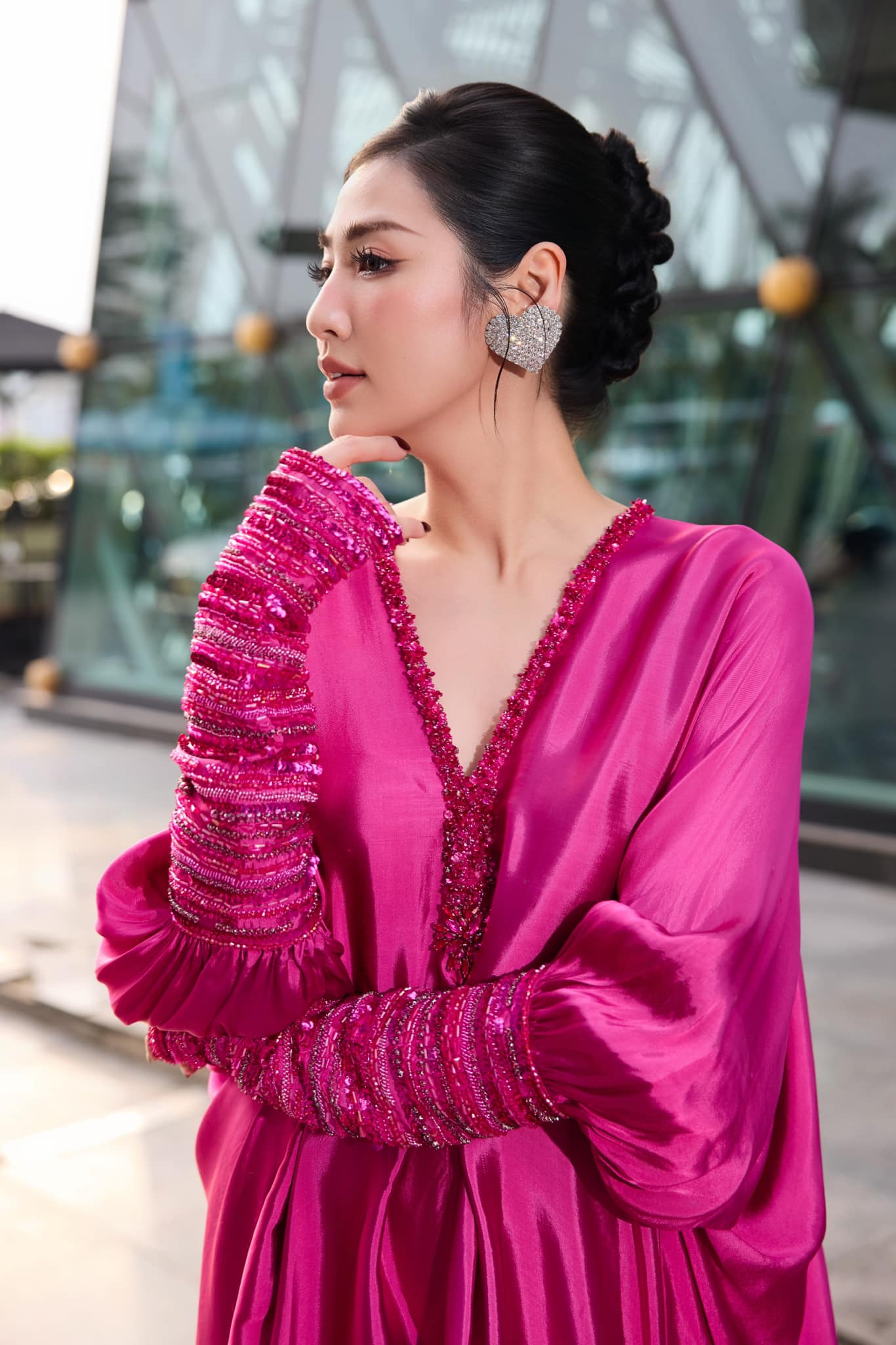 Á hậu Dương Tú Anh "kể chuyện" nhận show quảng cáo - Ảnh 1.