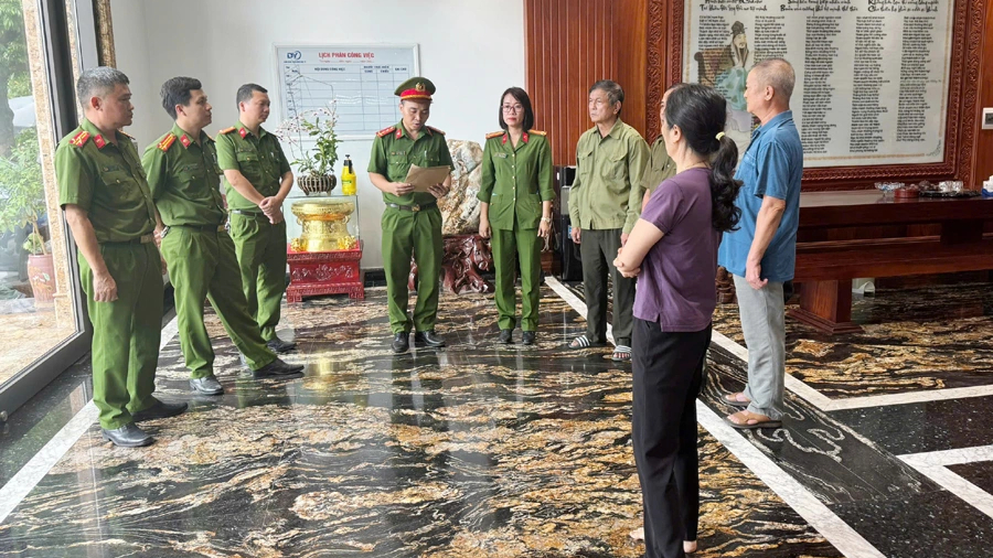 Khám khẩn cấp nơi ở Bùi Quốc Ý cầm đầu băng nhóm tội phạm tại thanh hóa - Ảnh 1. Khám khẩn cấp nơi ở Bùi Quốc Ý cầm đầu băng nhóm tội phạm tại thanh hóa - Ảnh 1.