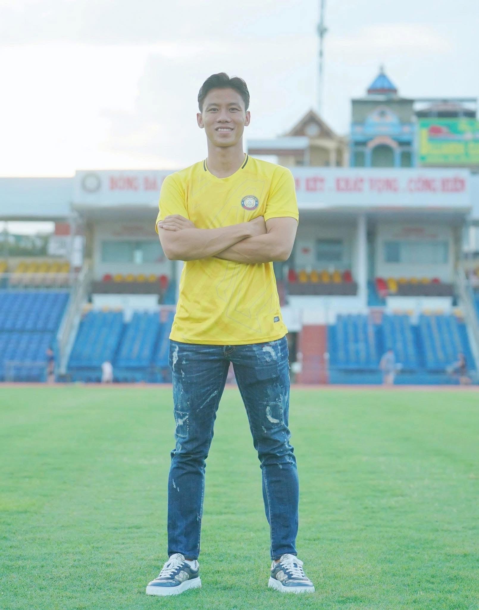 Que Ngoc Hai chega ao Thanh Hoa Club e trabalha com o ex-assistente Sr. Kim - Foto 4. Quế Ngọc Hải cập bến CLB Thanh Hóa, làm việc với trợ lý cũ ông Kim- Ảnh 4.