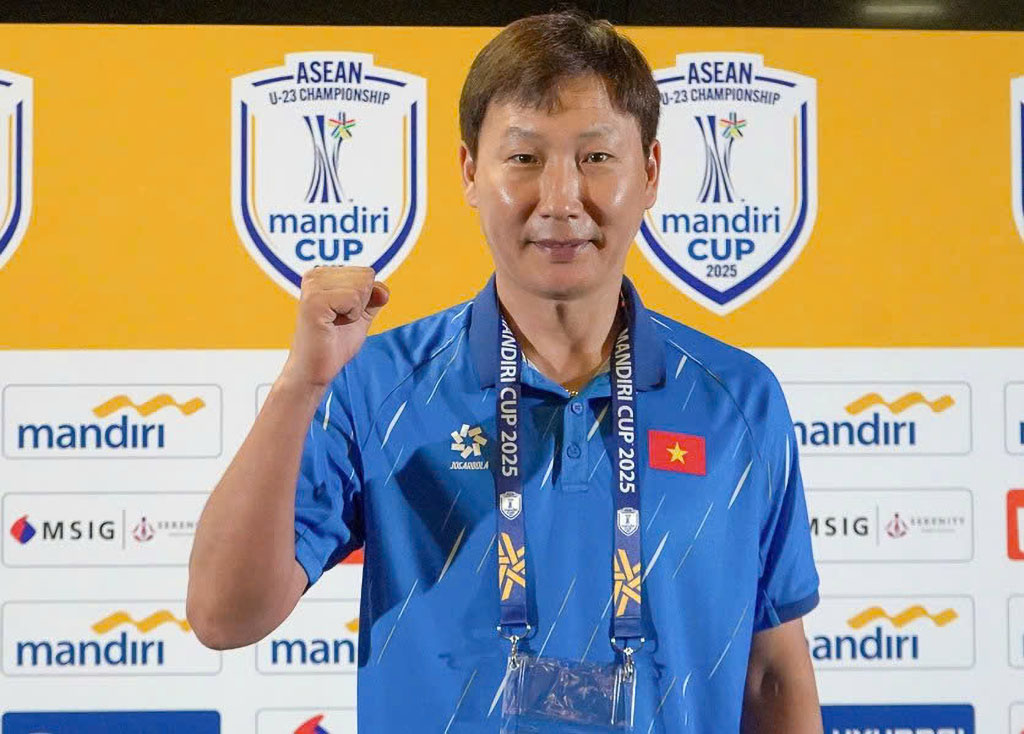 អ្វីដែលធ្វើឱ្យគ្រូបង្វឹក Kim Sang-sik ពិសេស - រូបថត ១. Điều khiến HLV Kim Sang-sik trở nên đặc biệt- Ảnh 1.