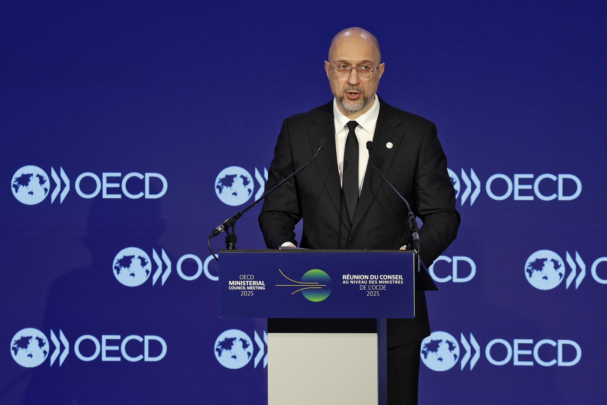 Tổng thống Ukraine đề xuất thay bộ trưởng quốc phòng - Ảnh 2.