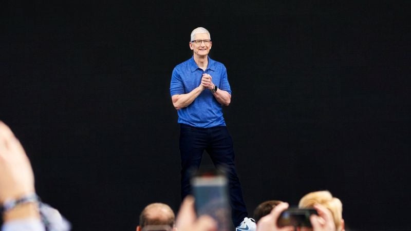 Chiếc ghế CEO của Tim Cook tại Apple đang lung lay? - Ảnh 1.