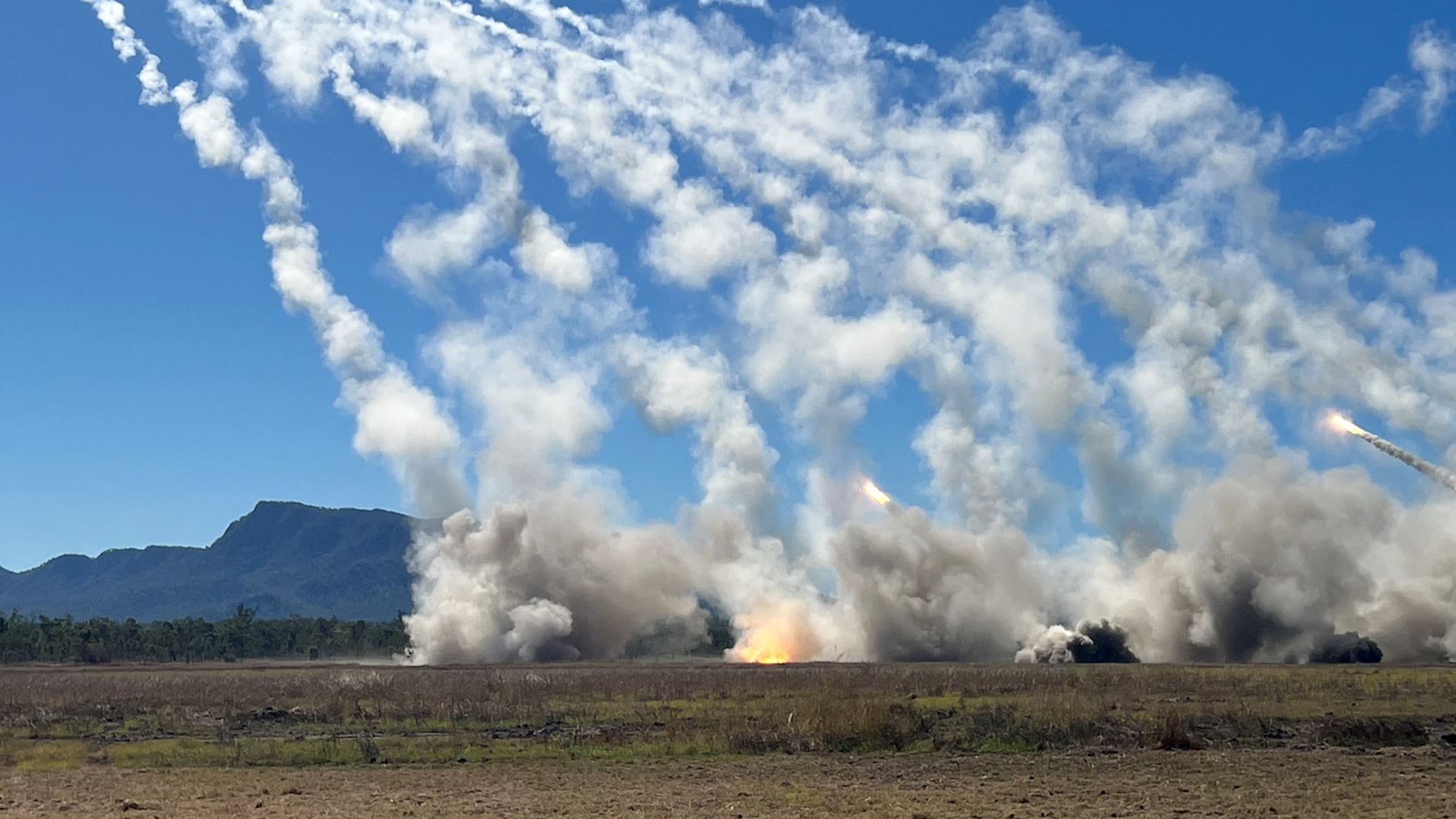Úc lần đầu bắn HIMARS trong tập trận lớn với Mỹ và đồng minh Úc lần đầu bắn HIMARS trong tập trận lớn với Mỹ và đồng minh