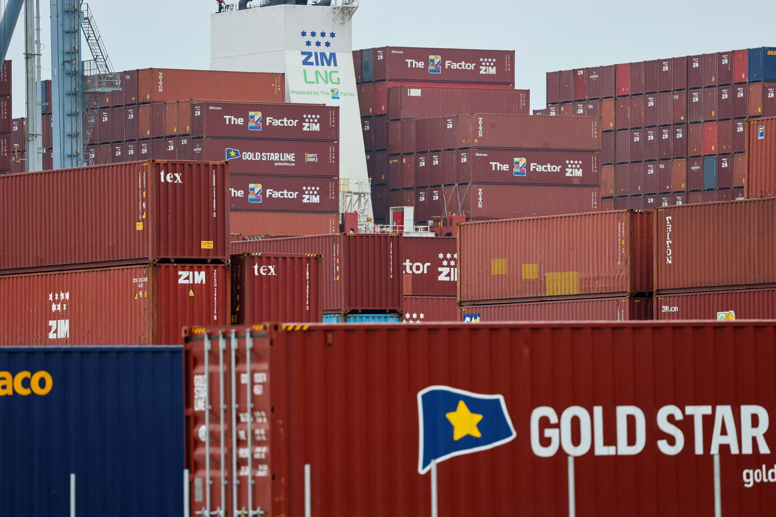 Ông Trump tuyên bố sẽ áp thuế hơn 10% đối với ít nhất 100 nước - Ảnh 1.