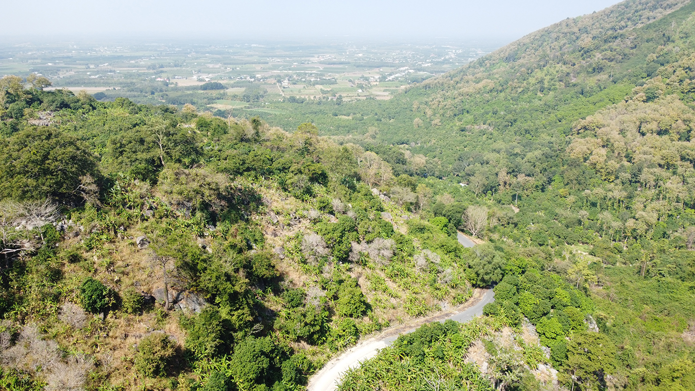 តំបន់ទេសចរណ៍ក្បែរភ្នំបាដែន មិនគួររំលង - រូបថត ១. Những điểm du lịch gần núi Bà Đen không nên bỏ lỡ- Ảnh 1.