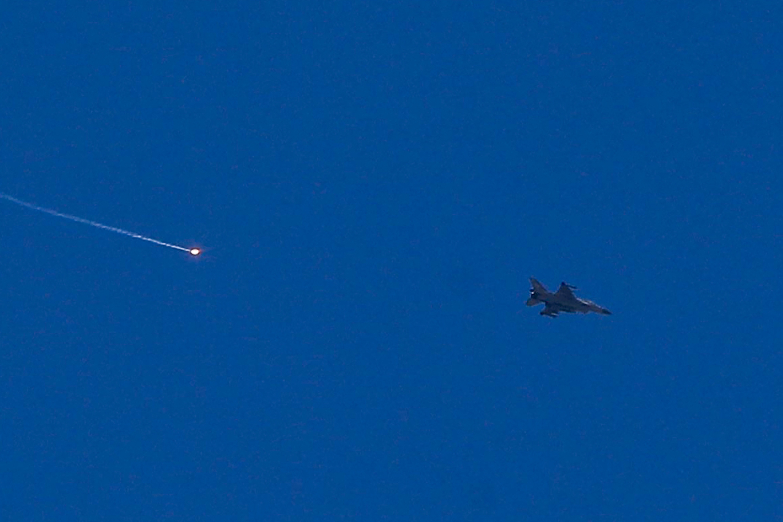 Giao tranh khôi phục tại Syria, Israel ra tối hậu thư - Ảnh 2.