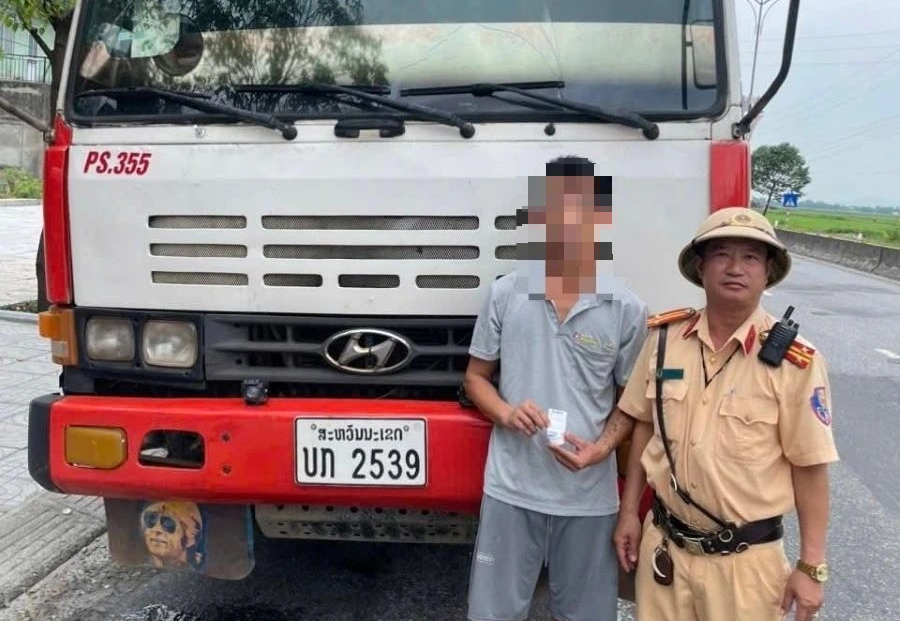 Tài xế dương tính ma túy và không có giấy phép lái xe bị phạt 54 triệu - Ảnh 1.