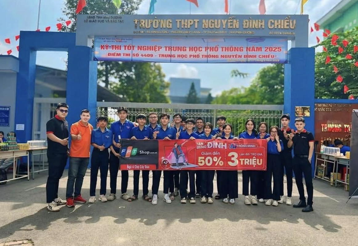 FPT Shop trao học bổng 480 triệu đồng cho học sinh THCS và THPT - Ảnh 1.