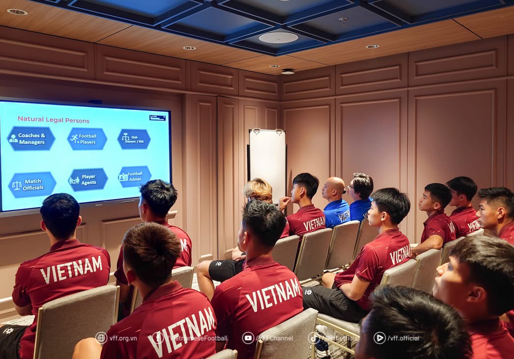 AFF ហាមប្រាម U.23 វៀតណាមយ៉ាងតឹងរ៉ឹង ពីការជួសជុលការប្រកួត និងការឃុបឃិតគ្នា៖ មិនត្រូវល្បួង ឬសូកប៉ាន់ - រូបថត ៤. AFF nghiêm cấm U.23 Việt Nam dàn xếp tỷ số, móc ngoặc: Không để bị cám dỗ, mua chuộc- Ảnh 4.